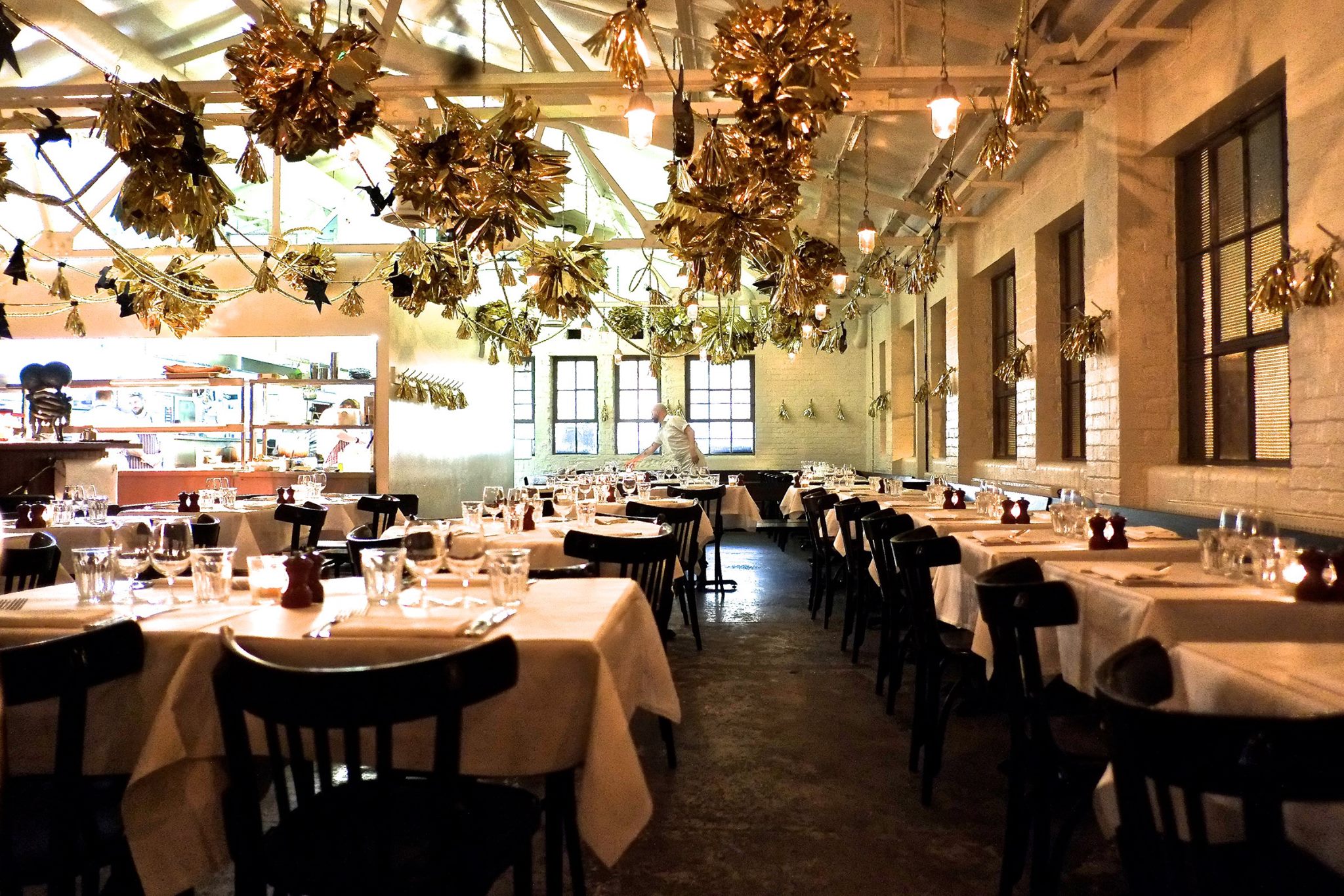 O charme rústico do restaurante Bistrotheque, um dos preferidos de Alexa Chung ©Reprodução