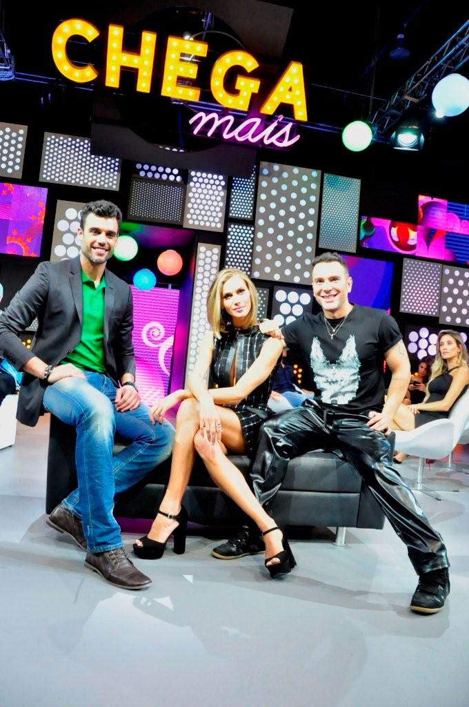Adriano Dória, Renata Kuerten e Matheus Mazzafera comandam o programa "Chega Mais", que estreia domingo ©Divulgação