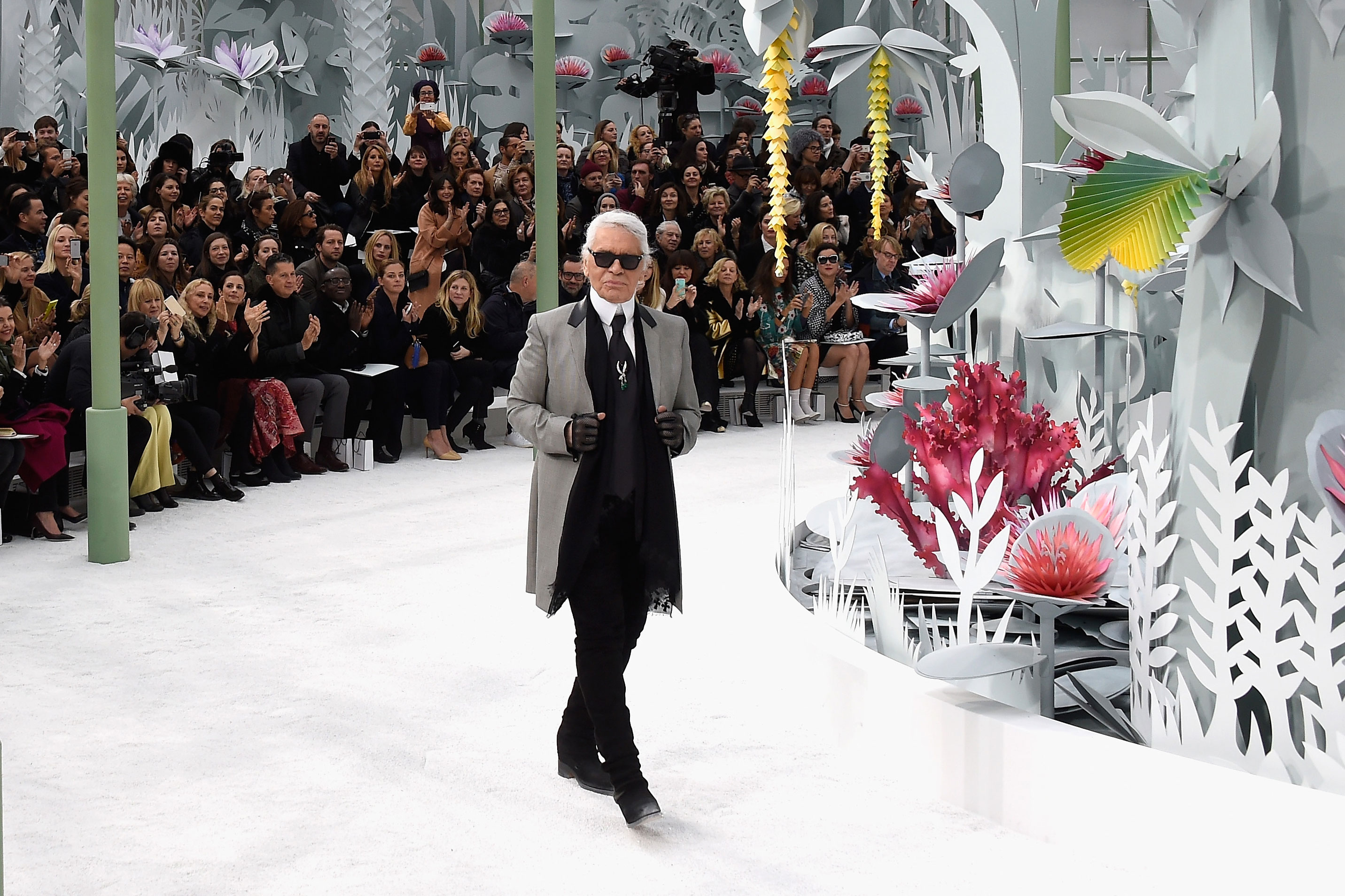 Karl Lagerfeld depois do desfile de Alta-Costura de Verão 2015 da Chanel ©Getty Images