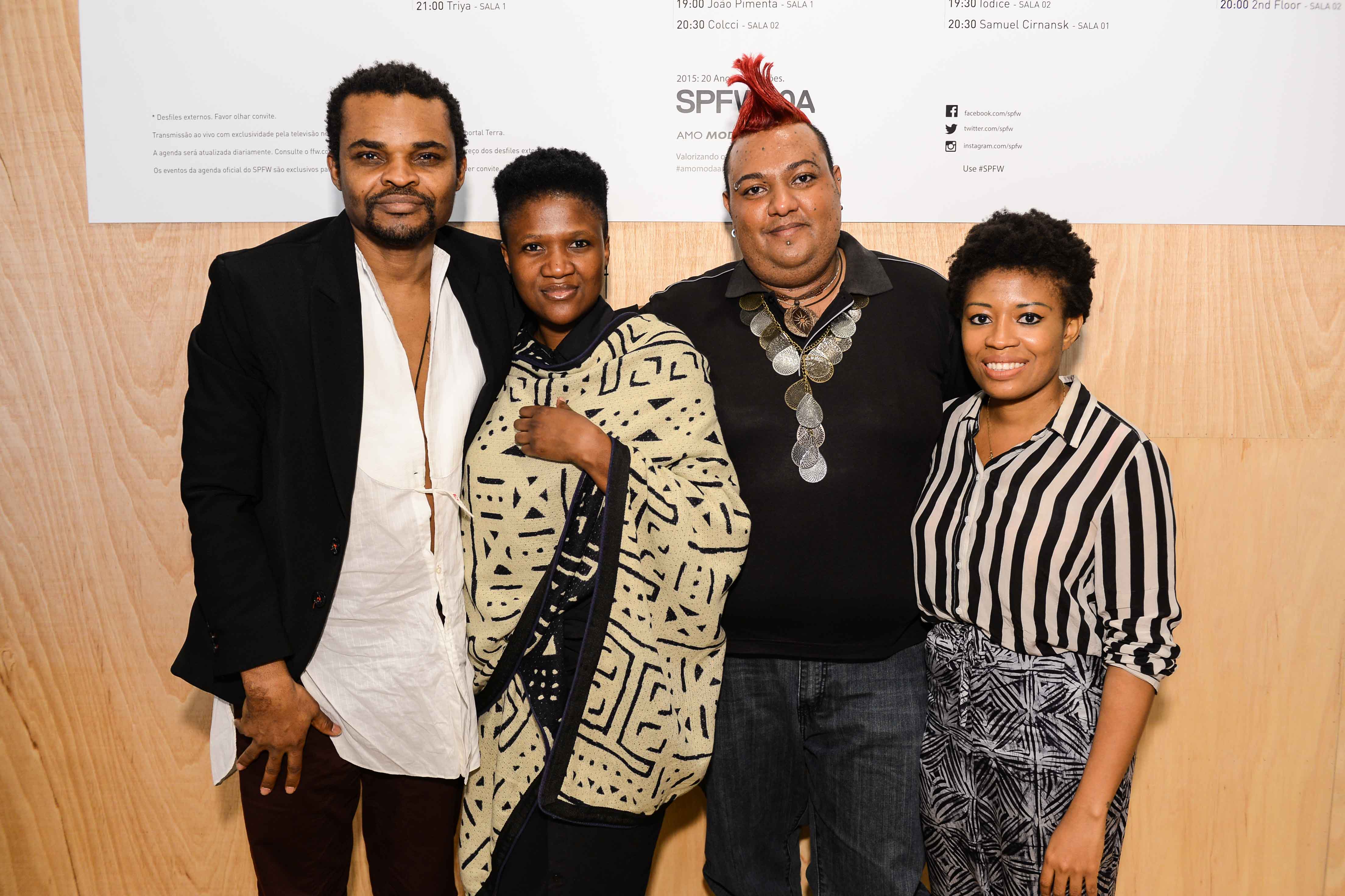 Andy Okoroafor, curador do projeto, ao lado dos estilistas Palesa Okubung, Jamil Walji e Maki Osakwe ©Fotosite