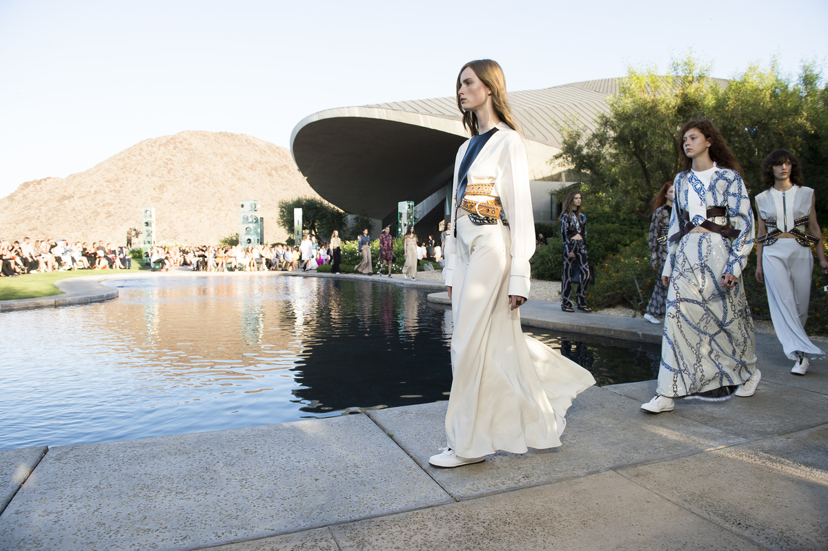 Louis Vuitton desfile seu Resort 16 na casa de Bob Hope em Palm Springs (Foto: Agência Fotosite)