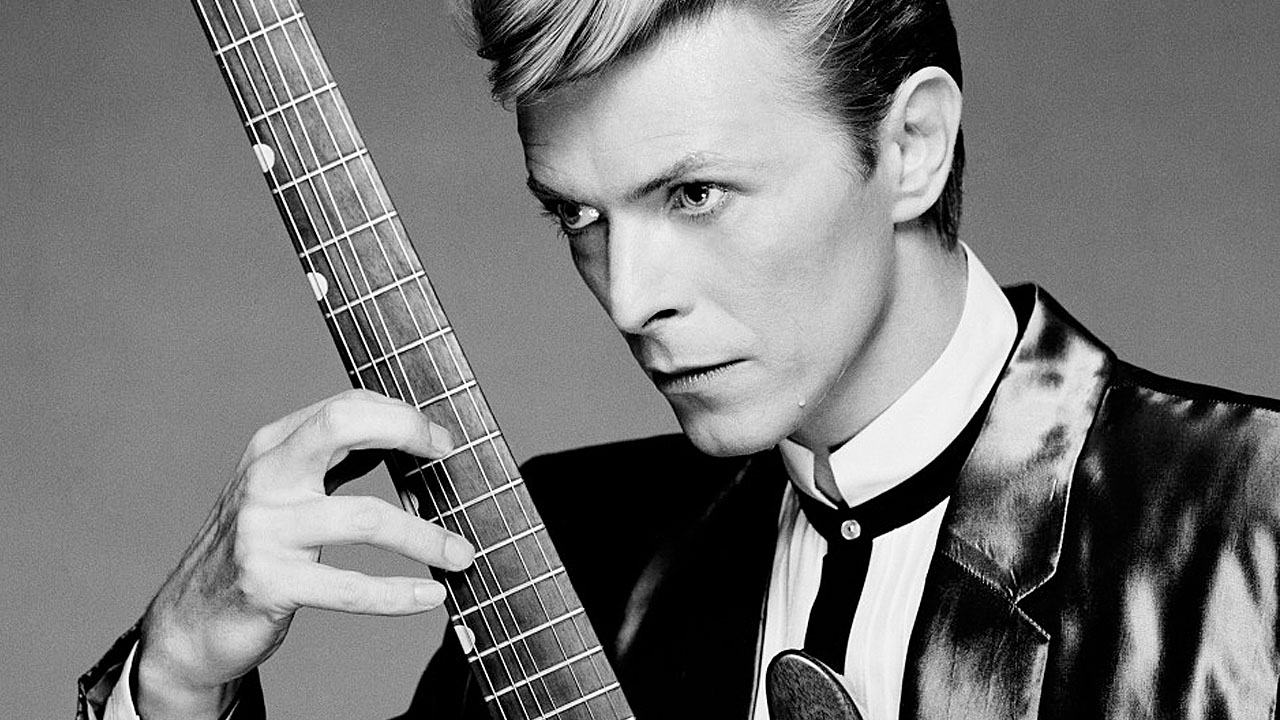 David Bowie, em momento pós Ziggy, com visual completamente diferente