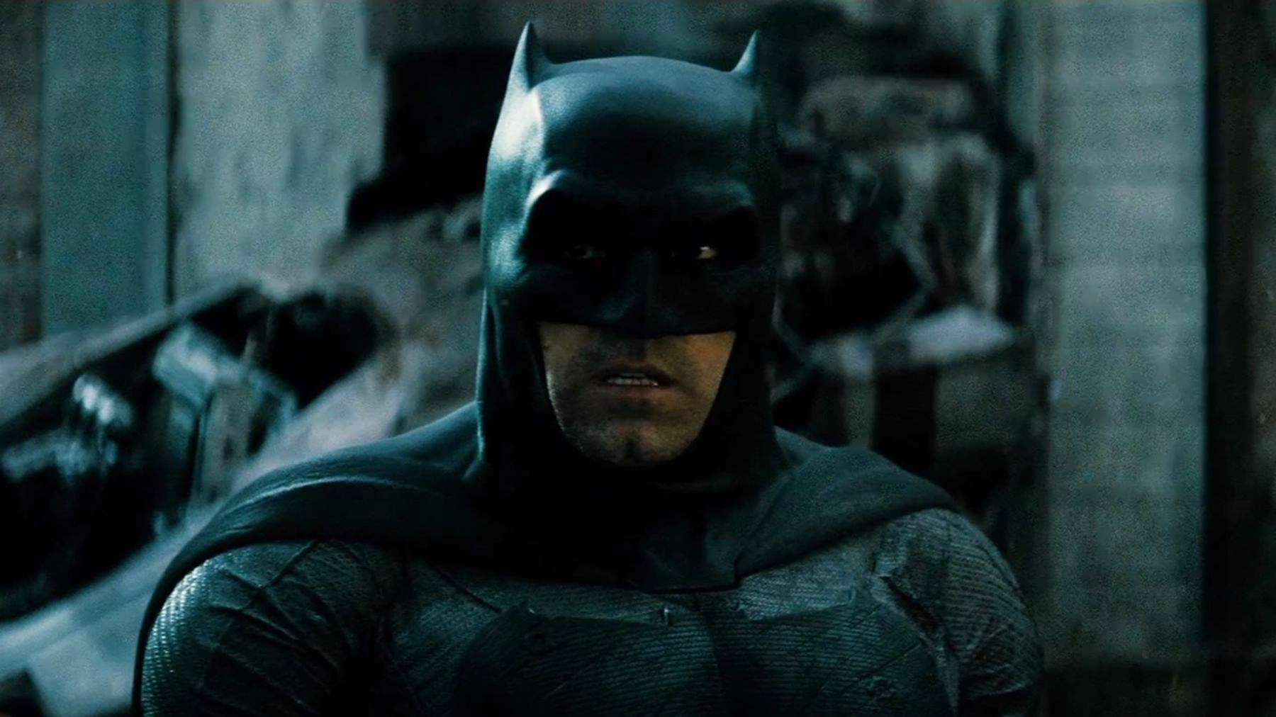 O Batman, personagem de Ben Affleck cujas roupas precisaram ser trabalhadas para parecerem mais velhas