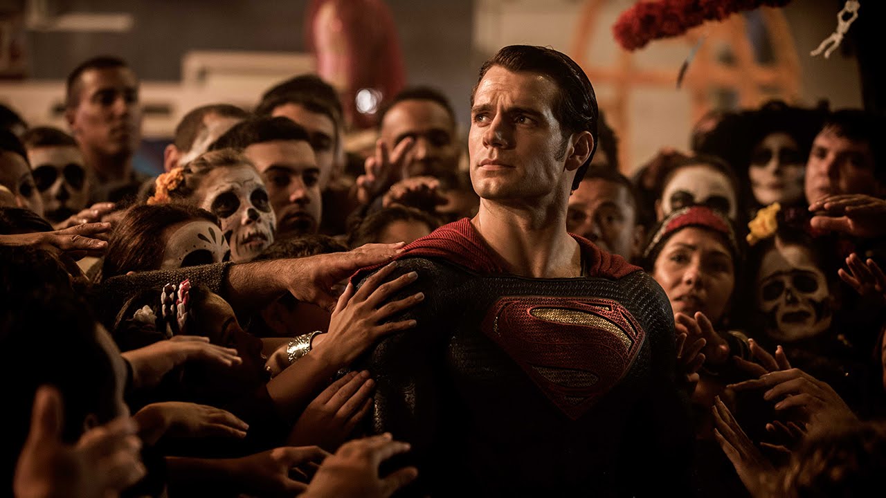 O Superman, interpretado por Henry Cavill e com fantasia texturizada a pedido do diretor