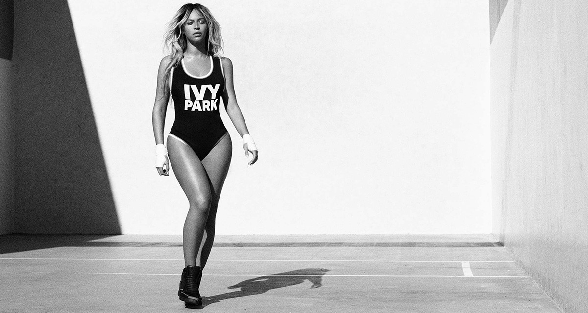 A cantora Beyoncé na campanha da coleção da sua marca de peças esportivas em parceria com a Topshop ©Reprodução