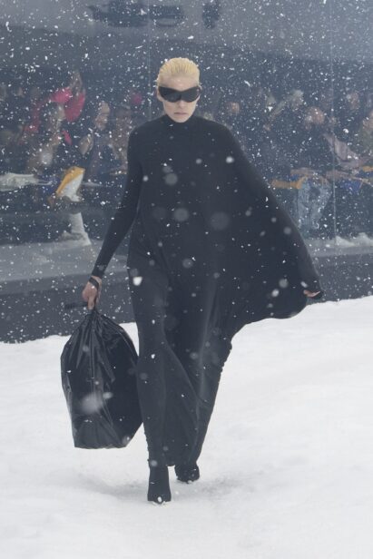 00001-balenciaga-fall-2022-ready-to-wear-paris-credit-brand-1.jpg