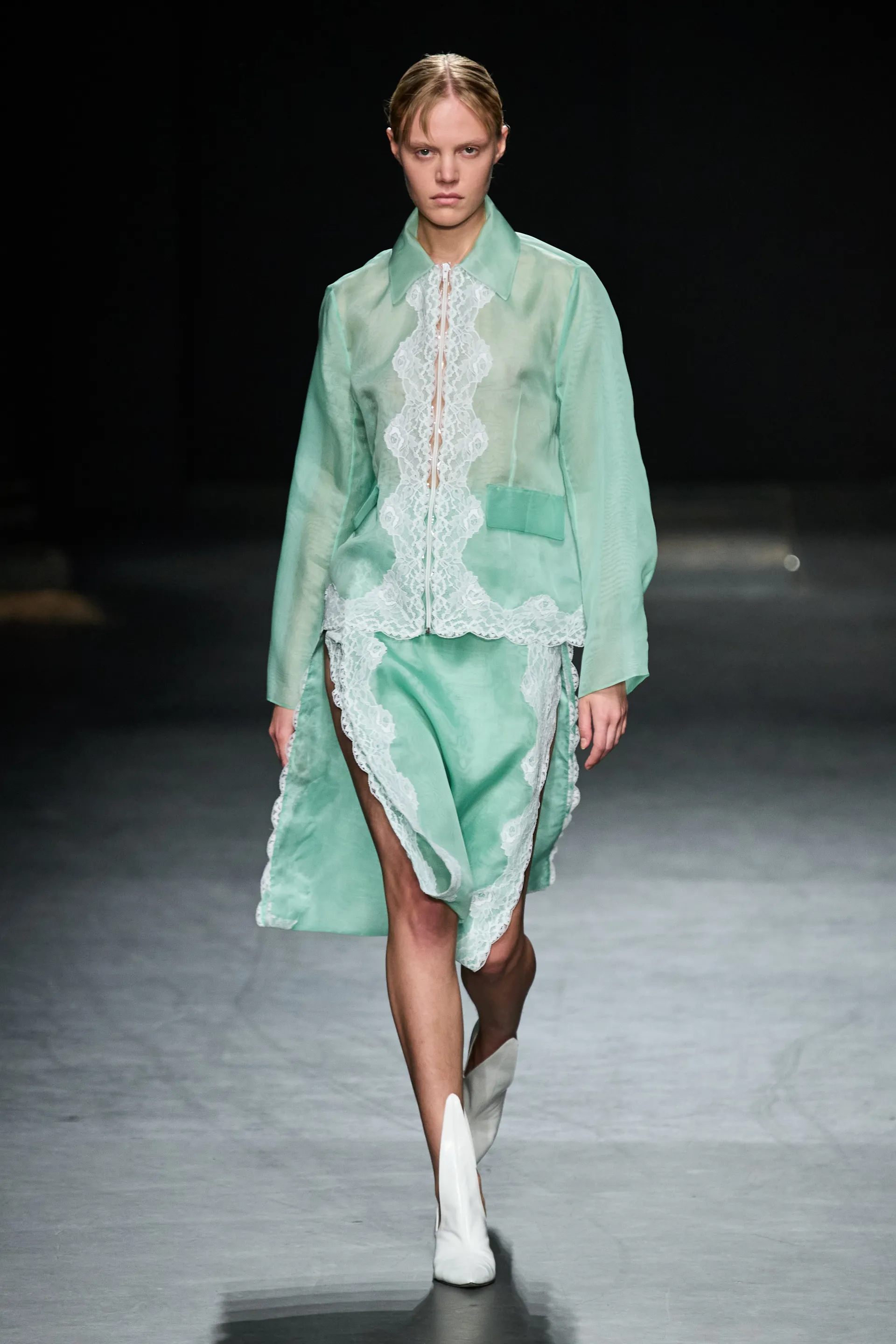 00001-christopher-kane-spring-2023-ready-to-wear-credit-gorunway