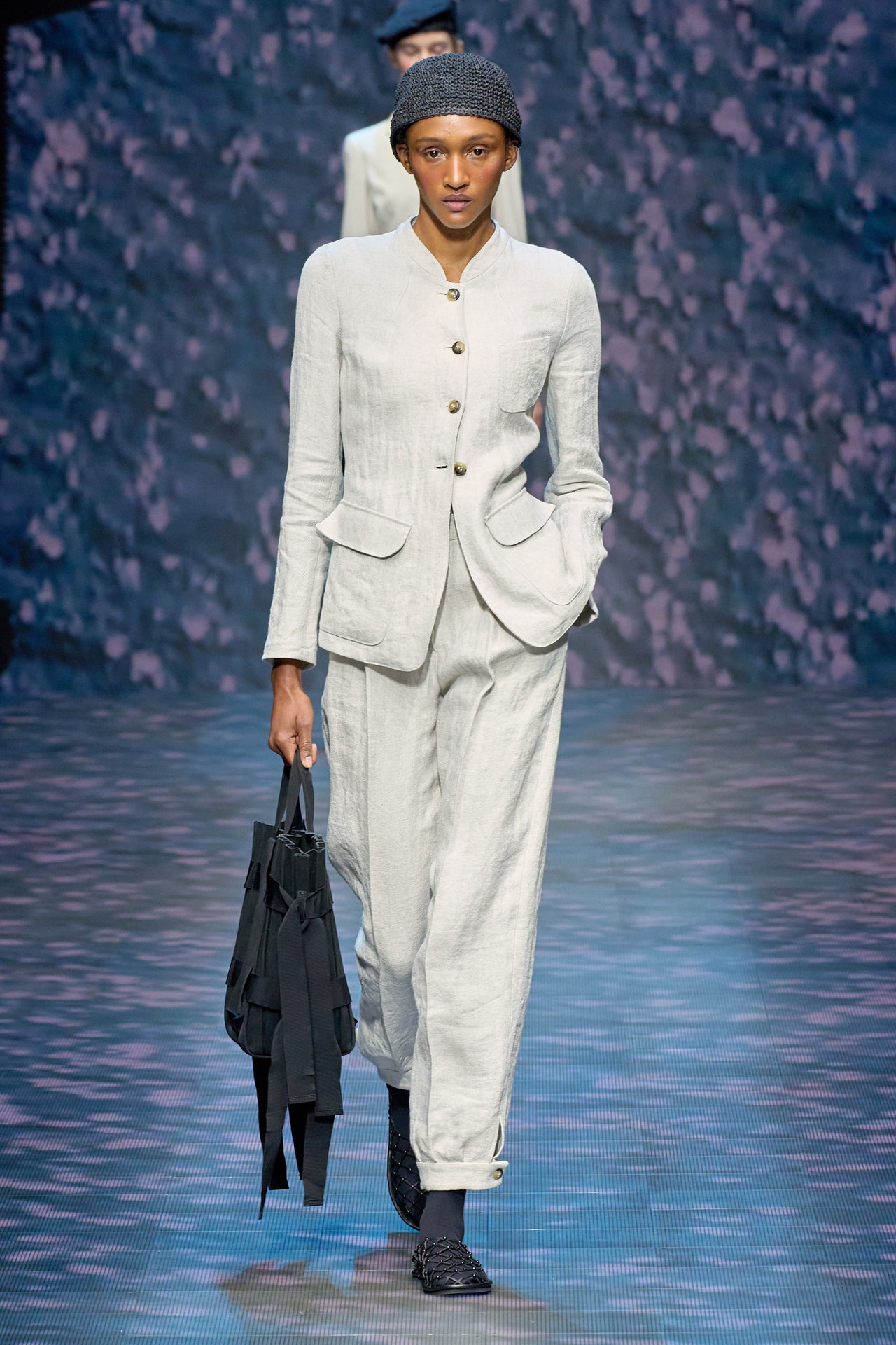 00001-emporio-armani-spring-2023-ready-to-wear-credit-gorunway