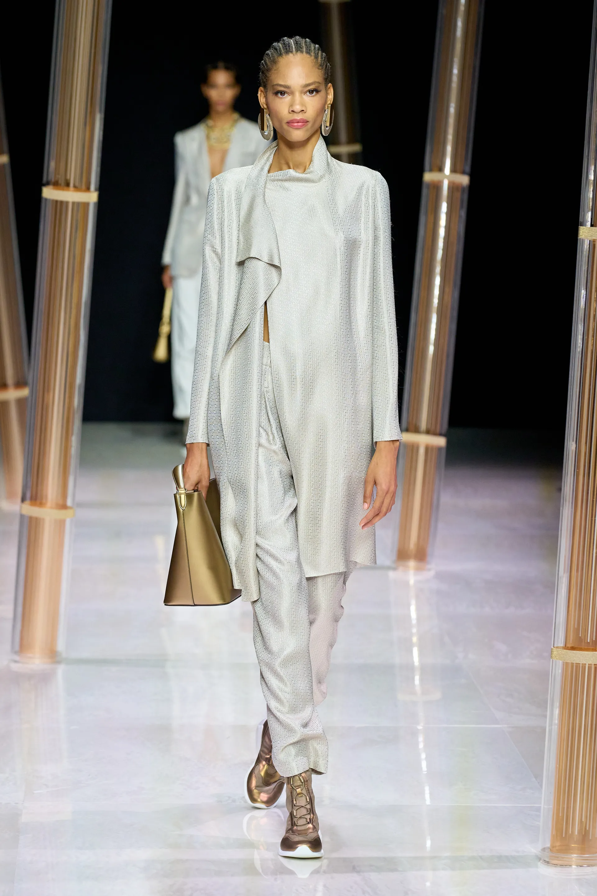 00001-giorgio-armani-spring-2023-ready-to-wear-credit-gorunway