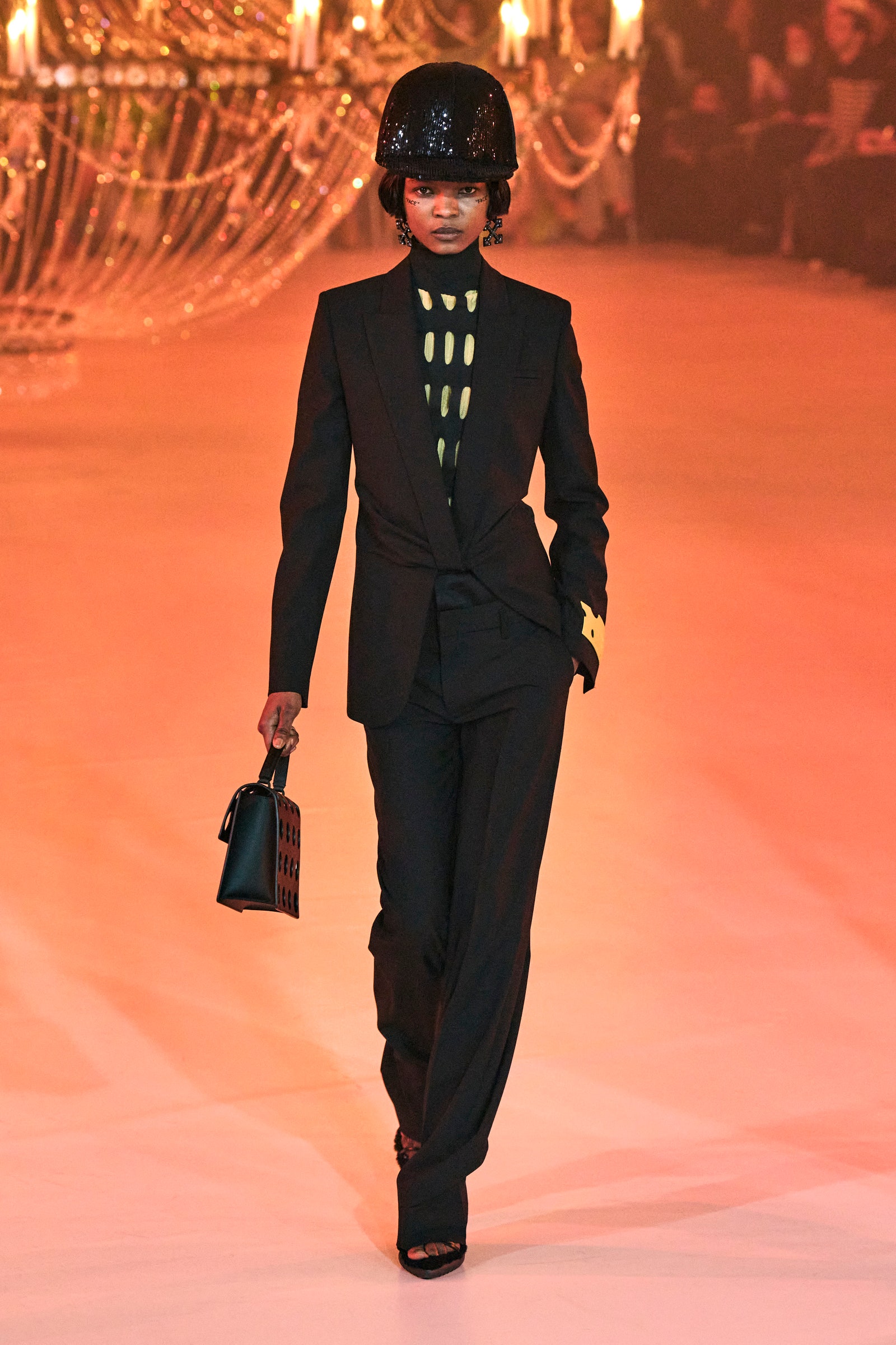 00001-off-white-fall-2022-ready-to-wear-paris-credit-gorunway-1.jpeg