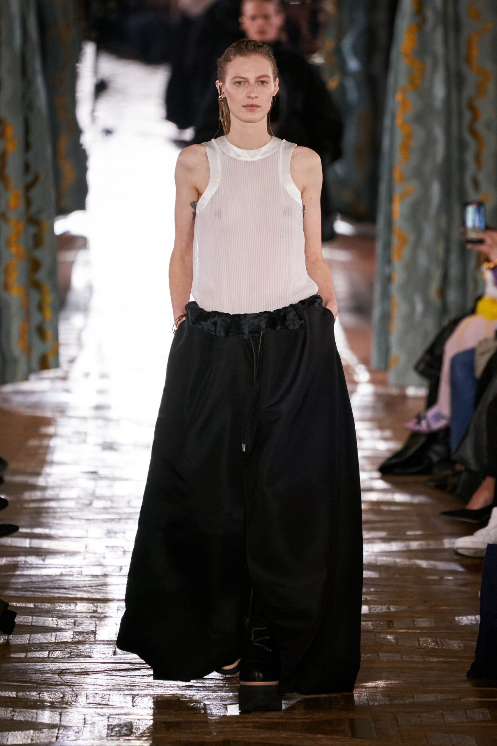 00001-sacai-fall-2022-ready-to-wear-paris-credit-gorunway-1.jpg