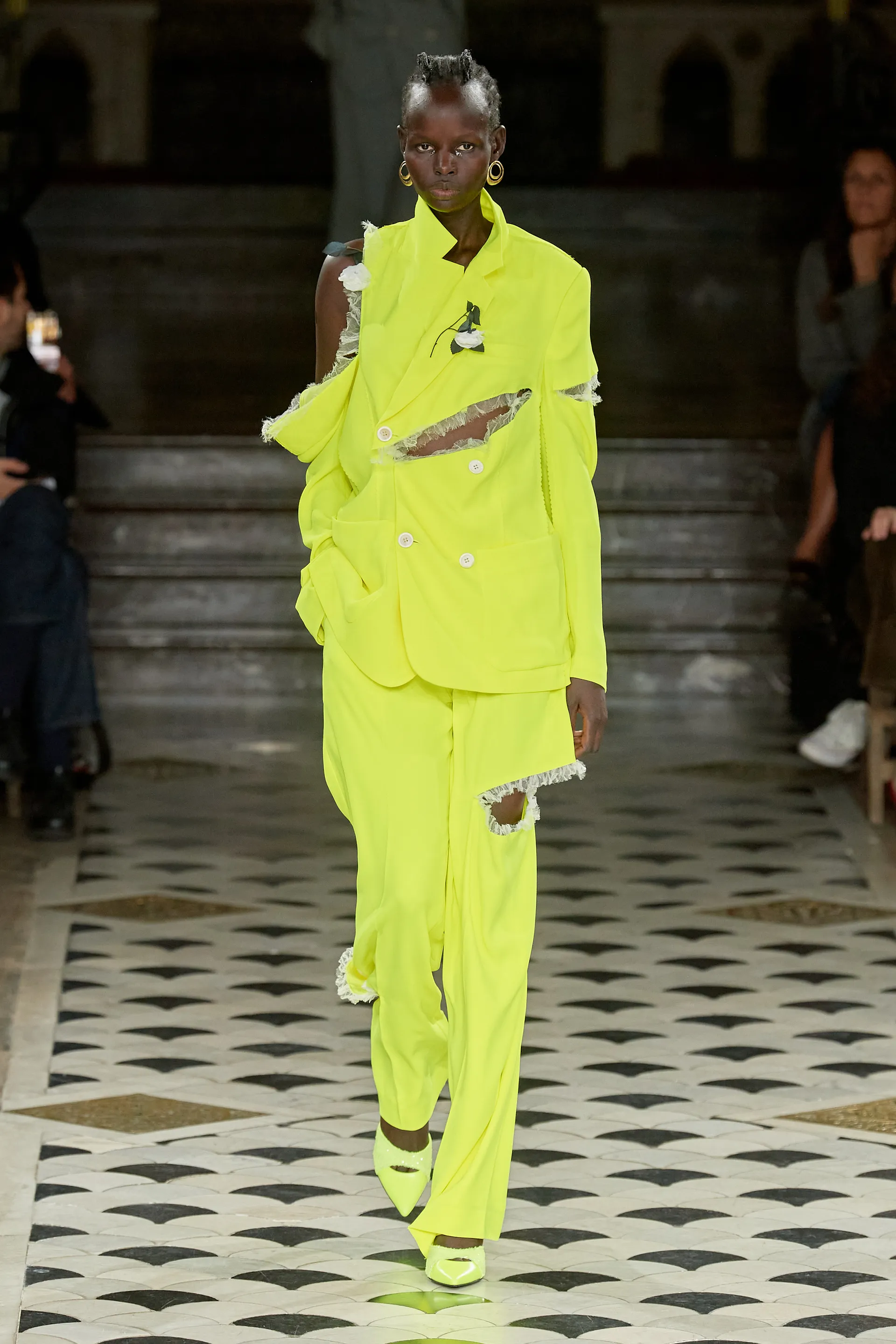 00001-undercover-spring-2023-ready-to-wear-credit-gorunway
