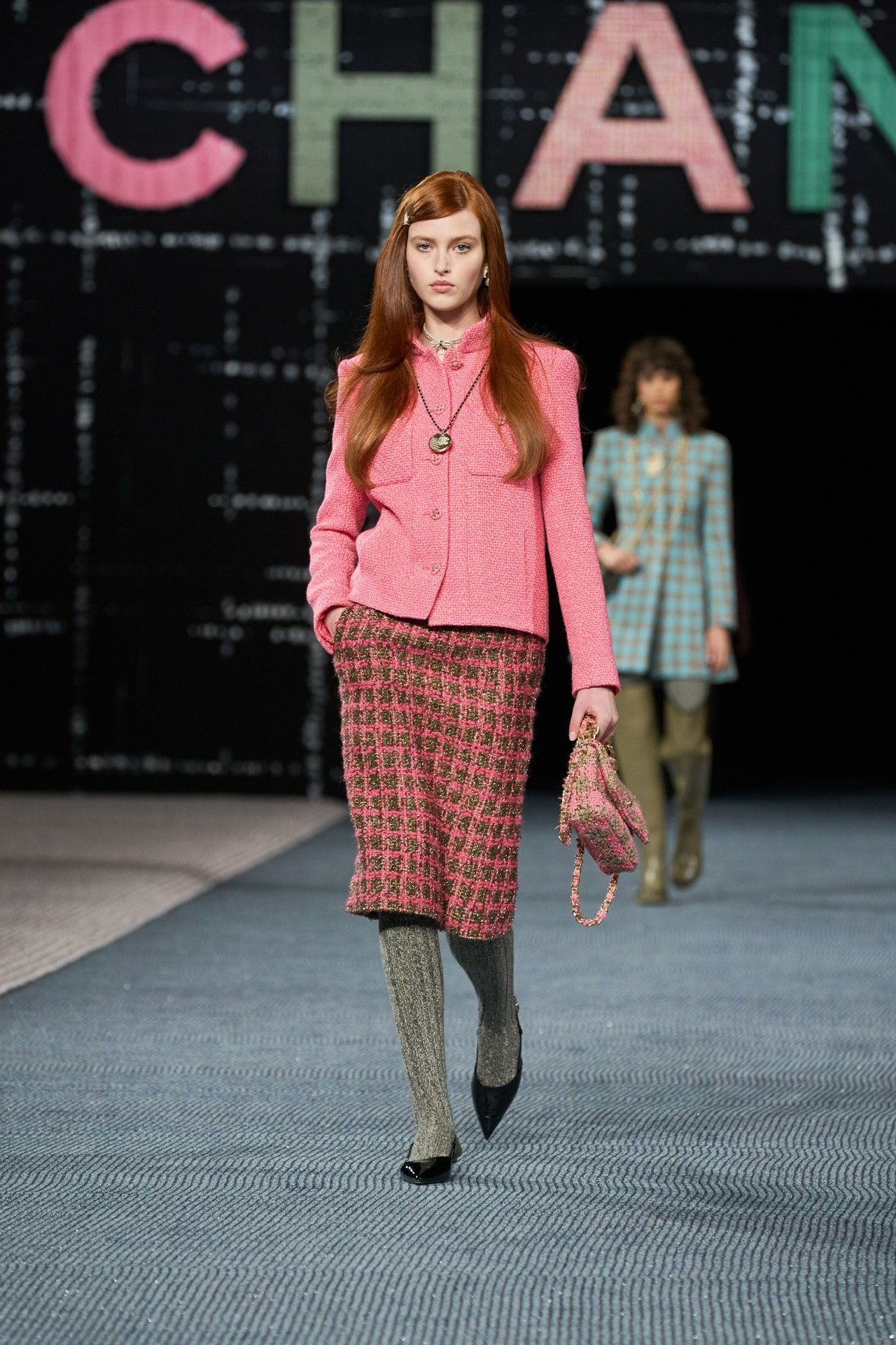 00002-chanel-fall-2022-ready-to-wear-paris-credit-gorunway-1.jpeg