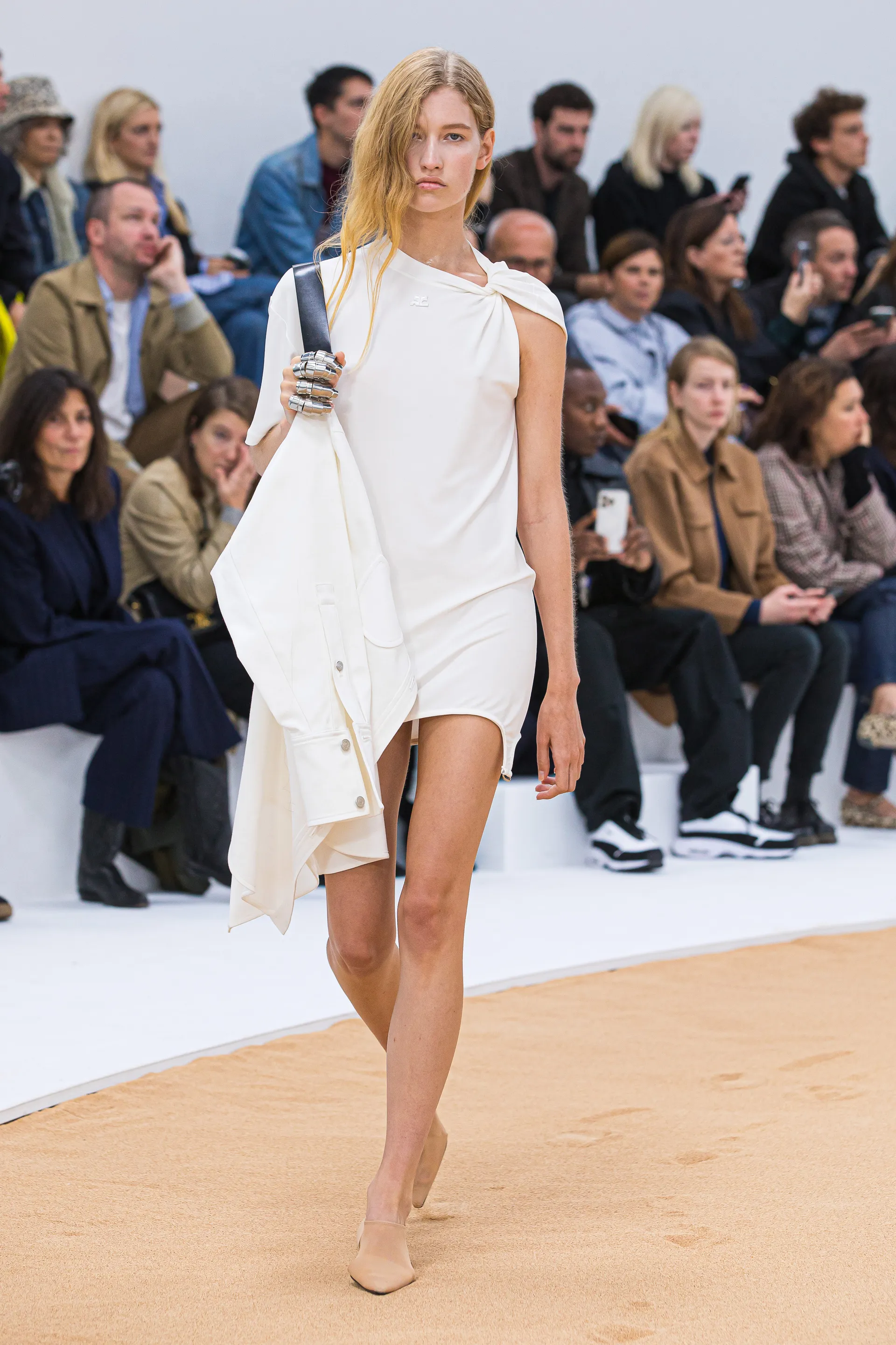 00002-courreges-spring-2023-ready-to-wear-credit-brand