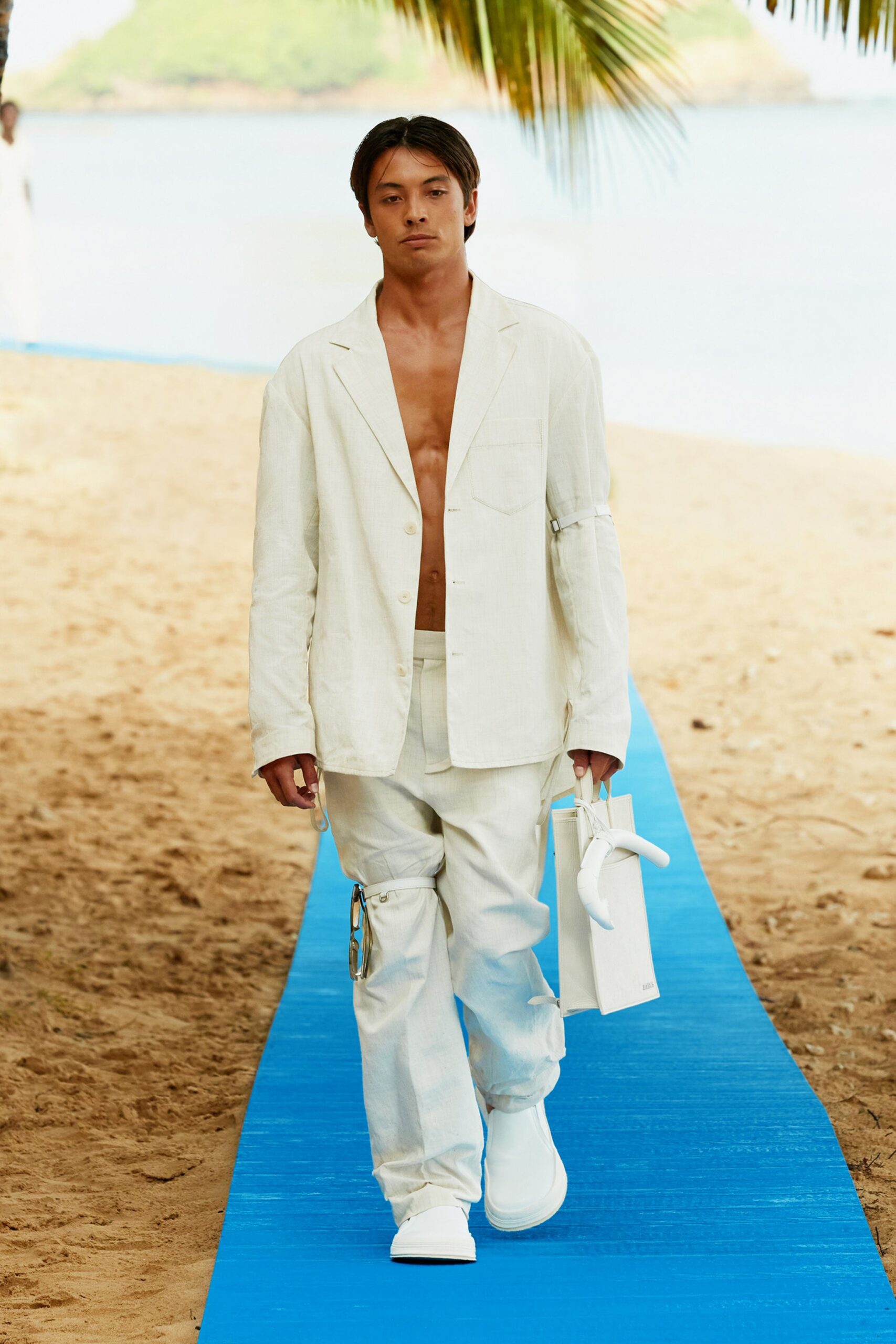 00002-jacquemus-spring-2022-ready-to-wear-credit-brand-1.jpg