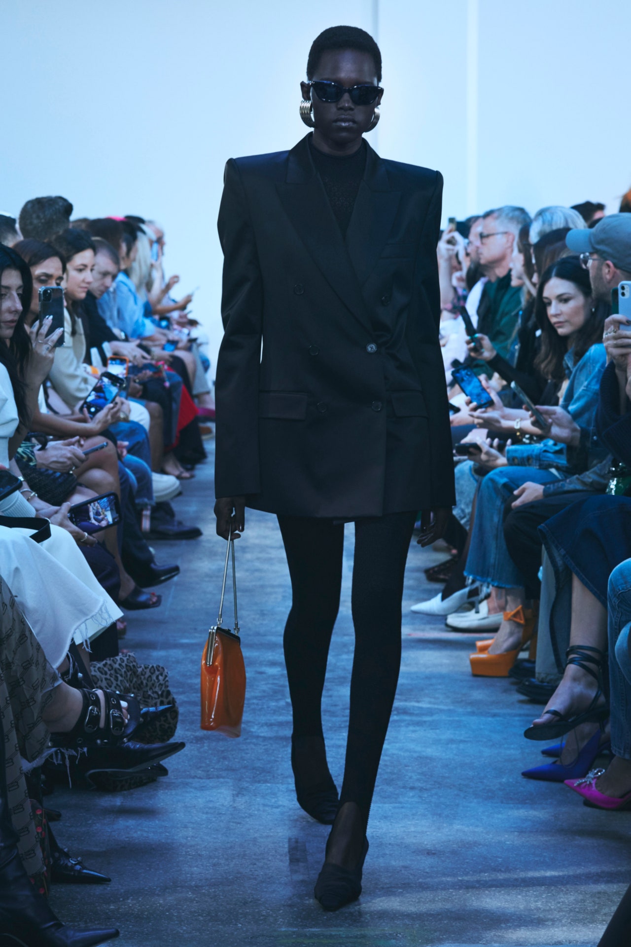 00002-khaite-spring-2023-ready-to-wear-credit-brand