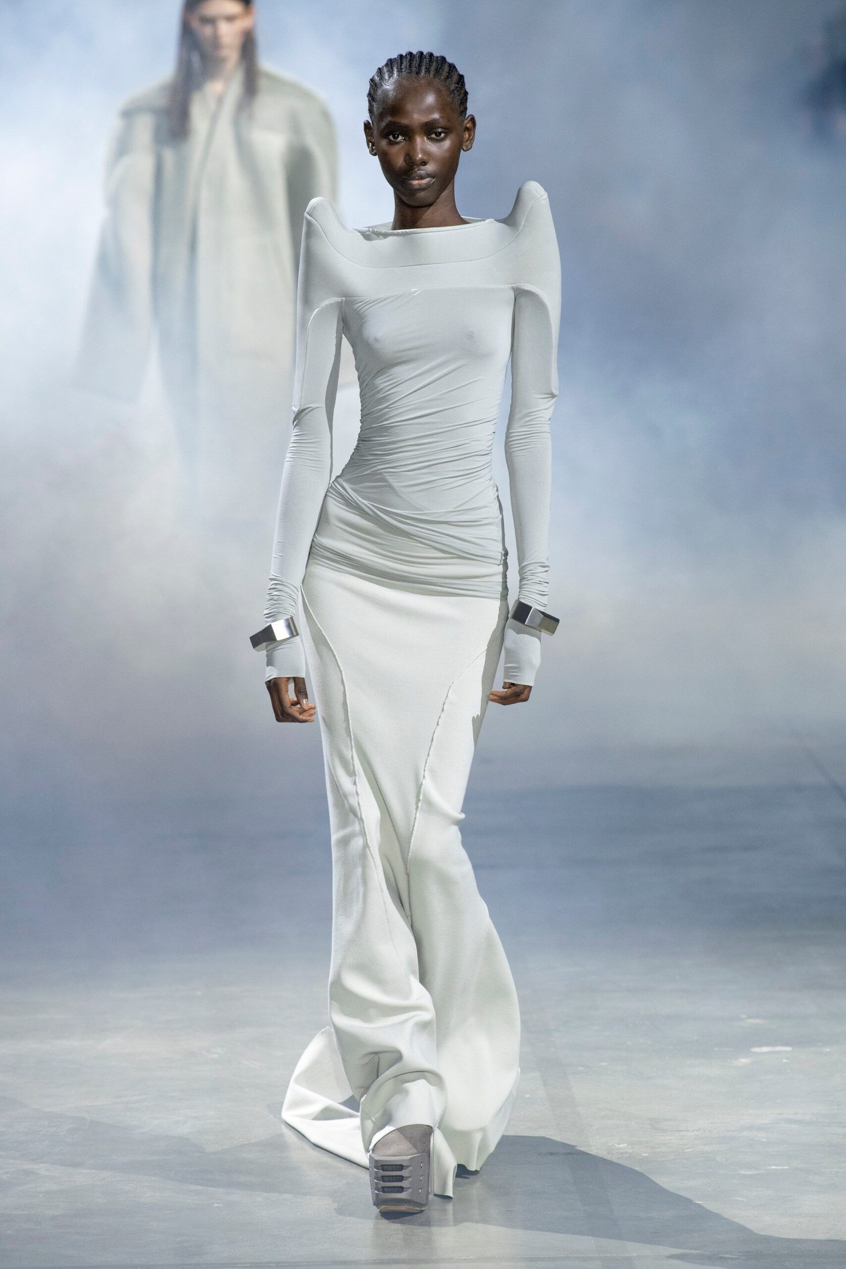 00002-rick-owens-fall-2022-ready-to-wear-paris-credit-gorunway-3.jpg