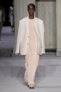 00002-tods-spring-2023-ready-to-wear-credit-gorunway