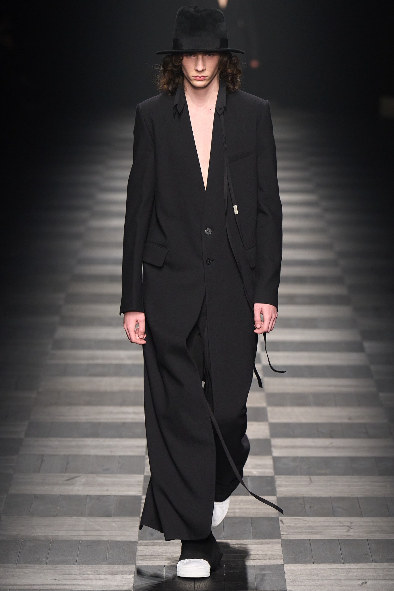 00003-ann-demeulemeester-fall-2022-ready-to-wear-paris-credit-filippo-fior-gorunway-1.jpeg