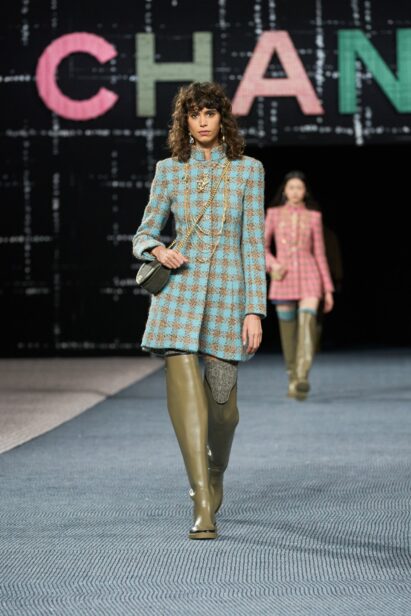00003-chanel-fall-2022-ready-to-wear-paris-credit-gorunway-1.jpeg