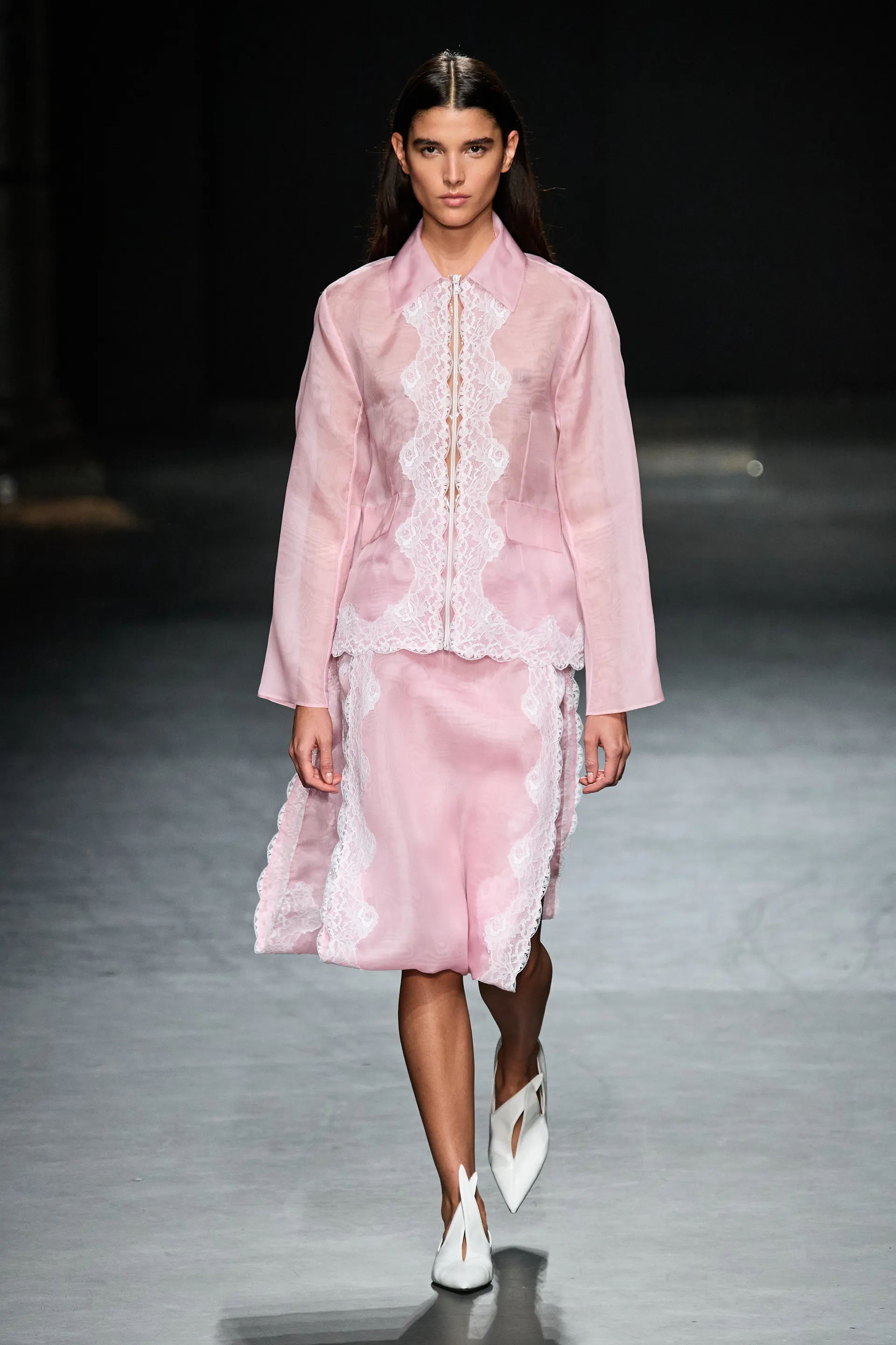 00003-christopher-kane-spring-2023-ready-to-wear-credit-gorunway