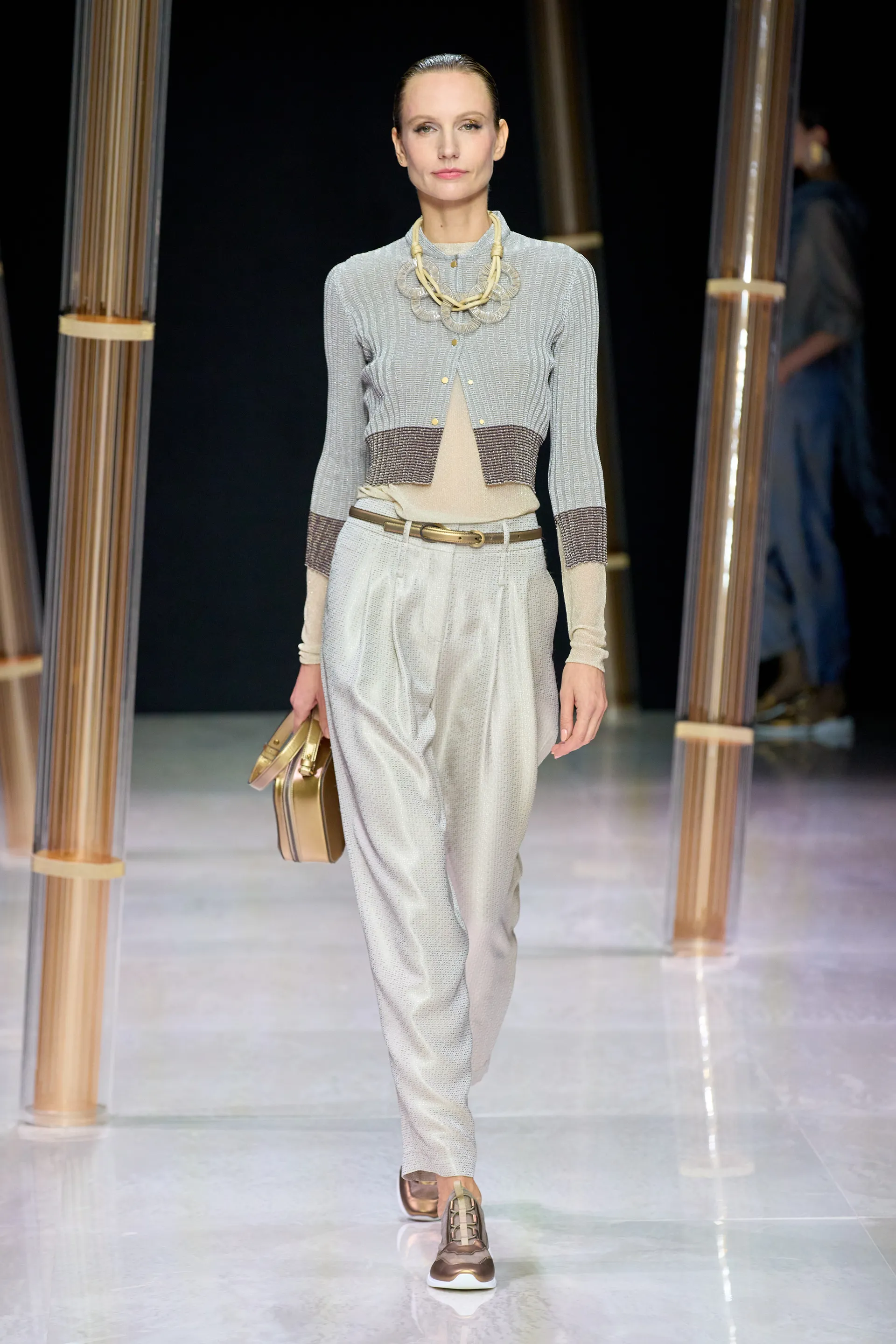00003-giorgio-armani-spring-2023-ready-to-wear-credit-gorunway