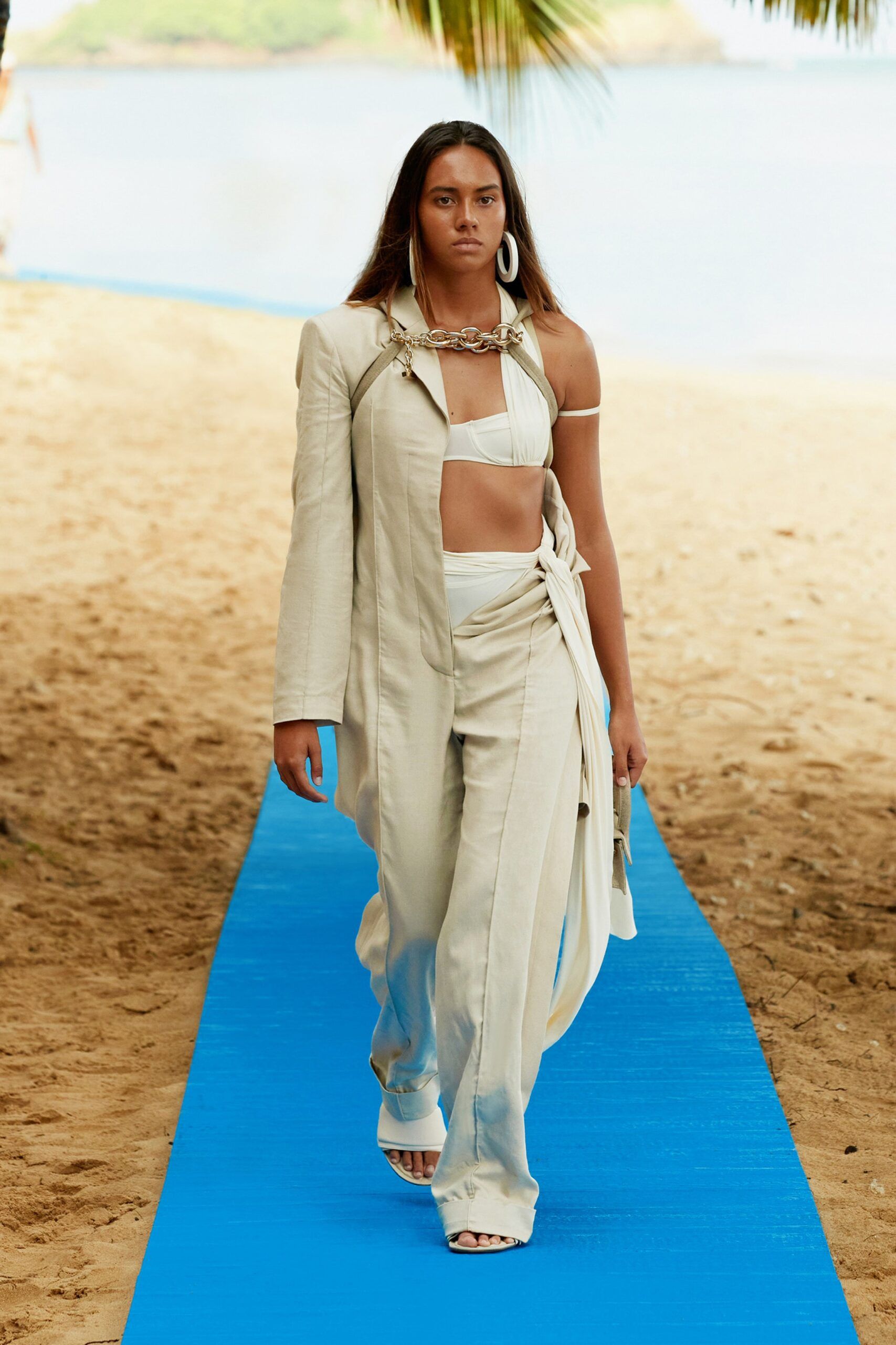 00003-jacquemus-spring-2022-ready-to-wear-credit-brand-1.jpg