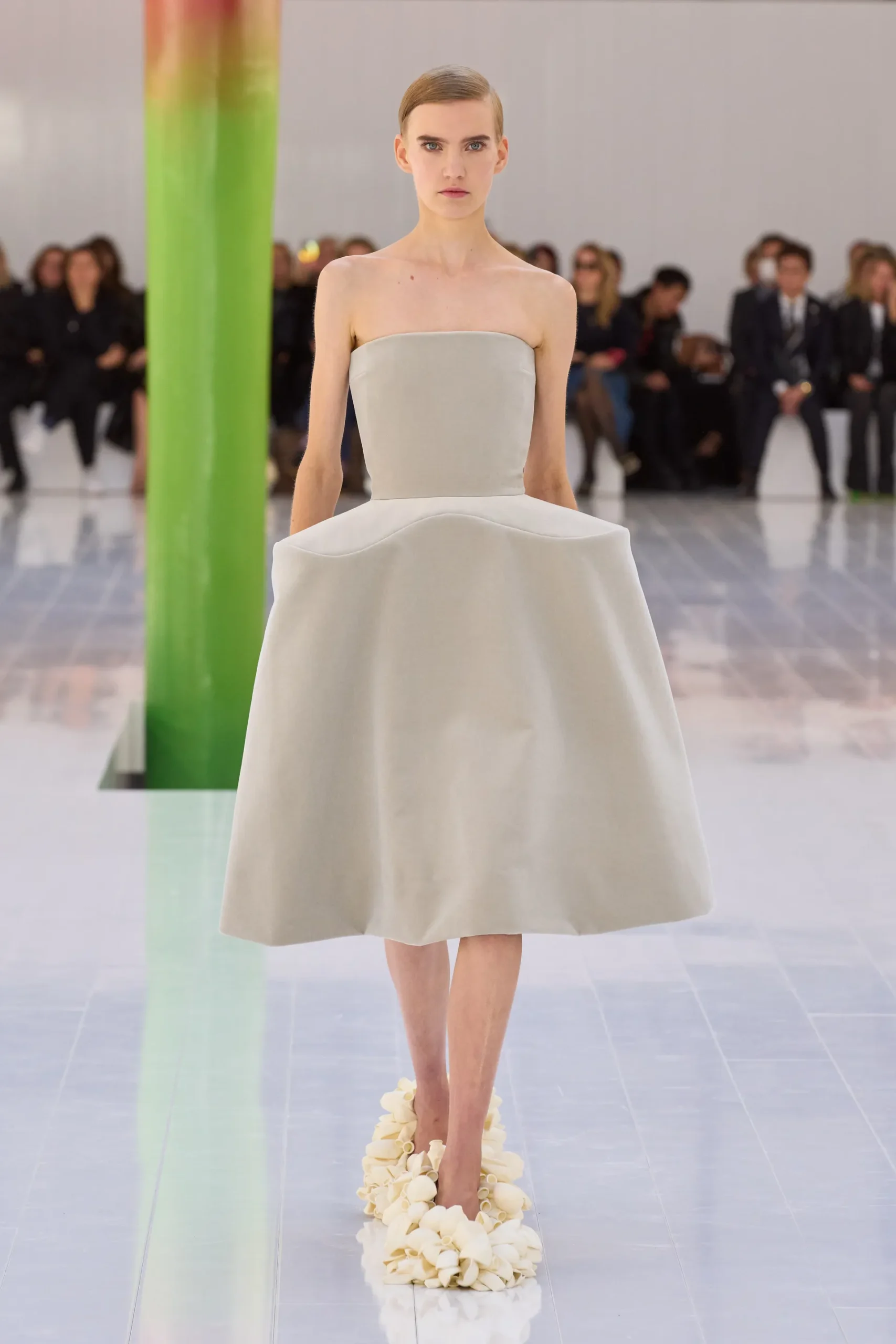 00003-loewe-spring-2023-ready-to-wear-credit-gorunway