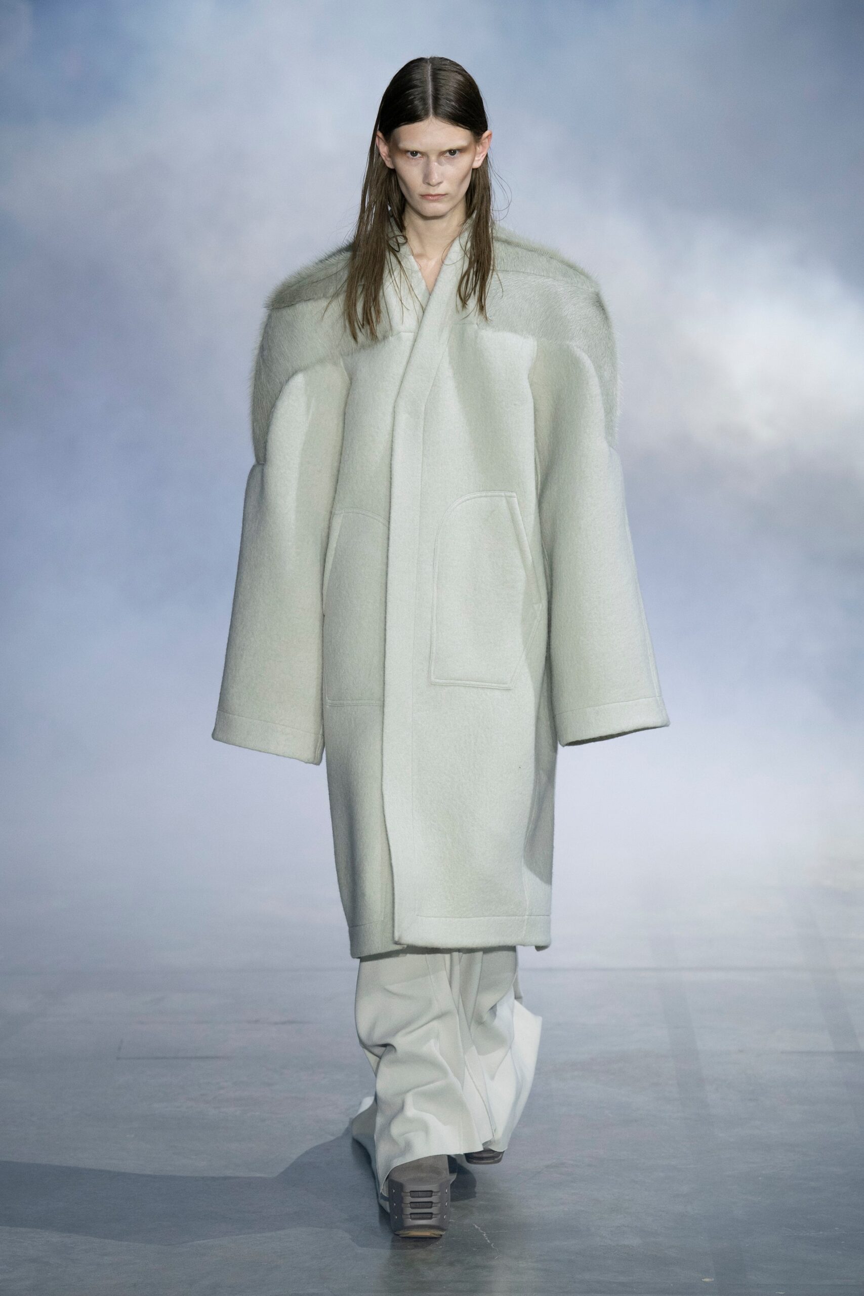 00003-rick-owens-fall-2022-ready-to-wear-paris-credit-gorunway-3.jpg