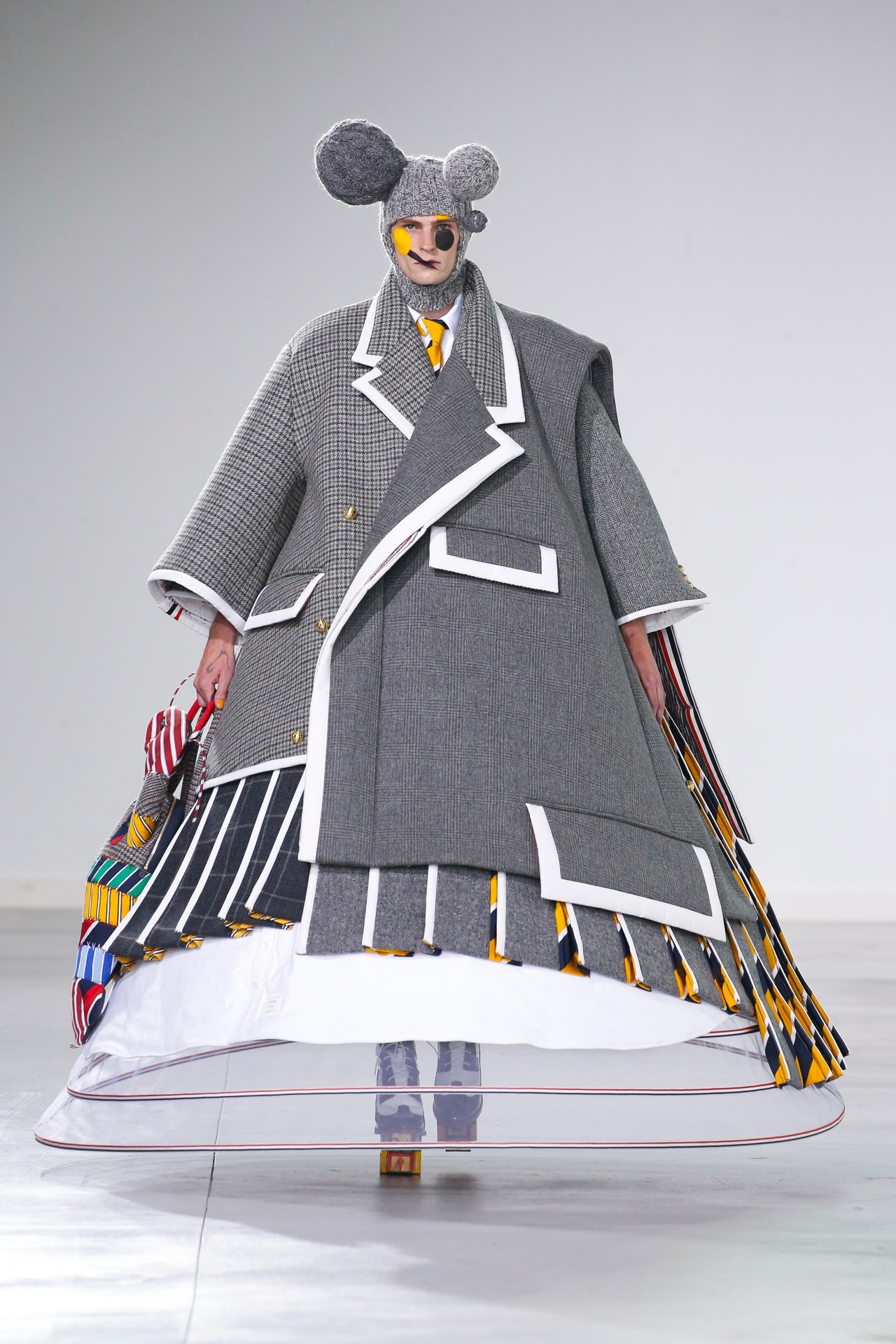 00003-thom-browne-fall-2022-credit-brand-1.jpeg