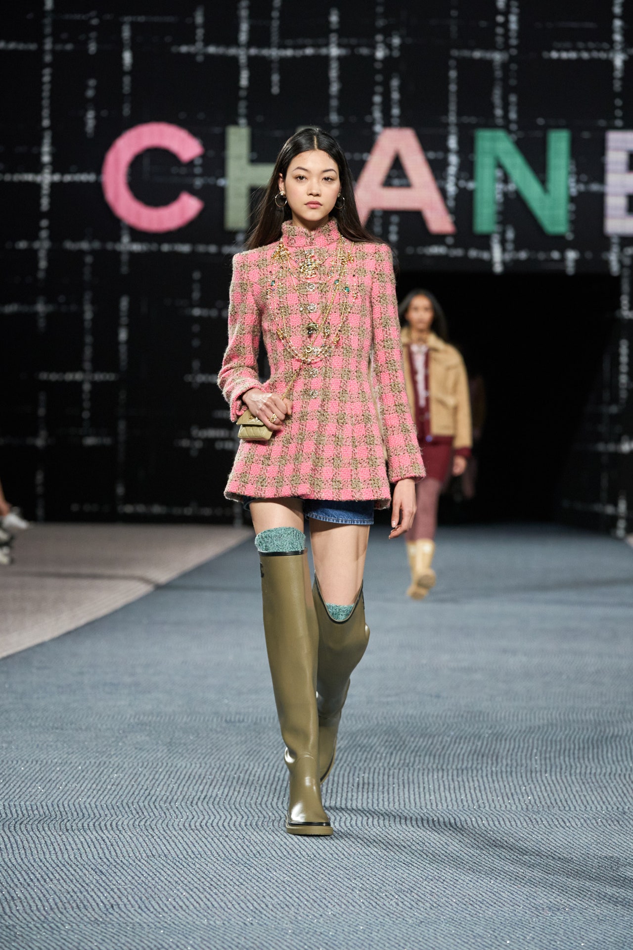 00004-chanel-fall-2022-ready-to-wear-paris-credit-gorunway-1.jpeg