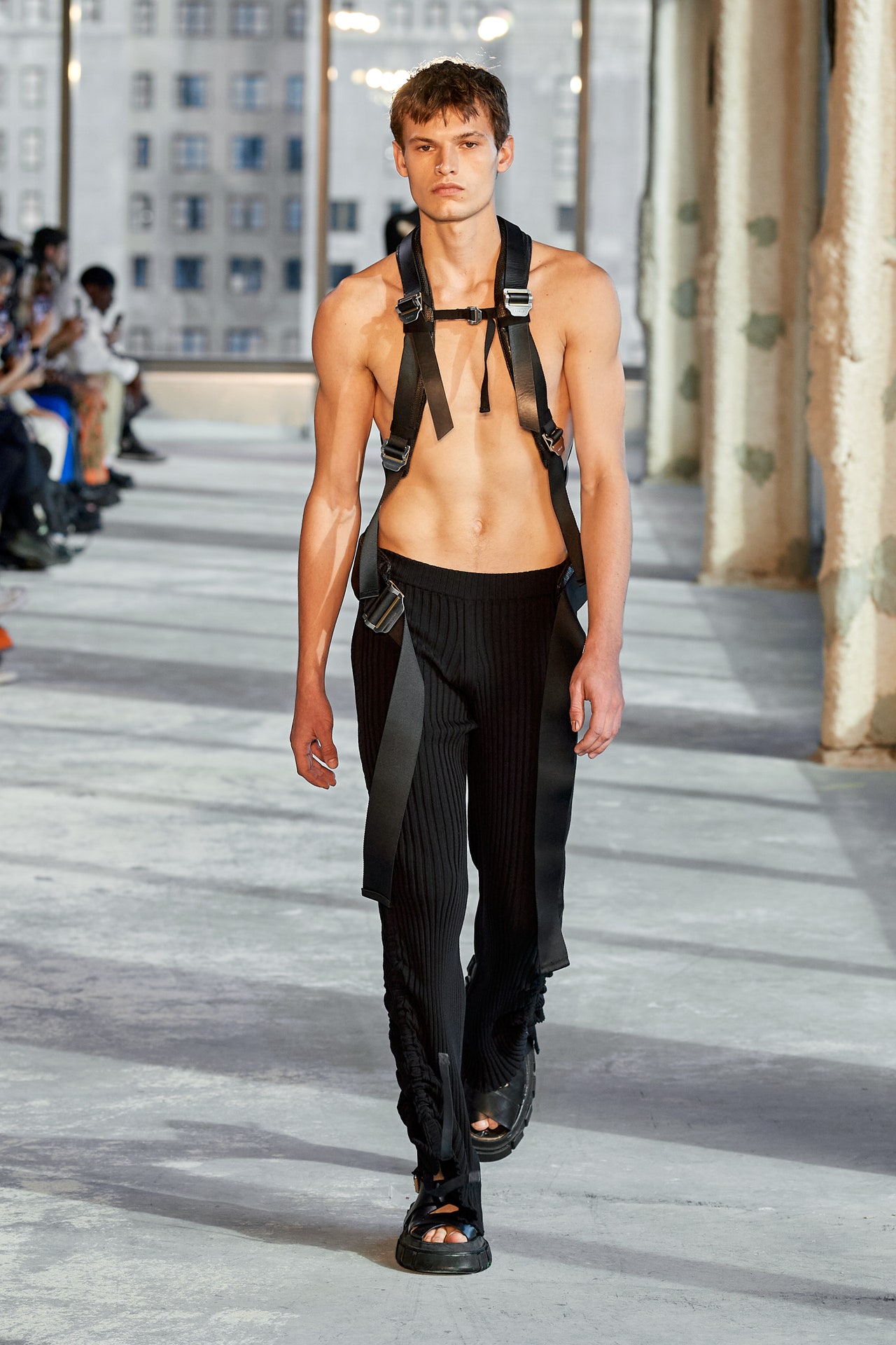 00004-dion-lee-spring-2023-ready-to-wear-credit-gorunway
