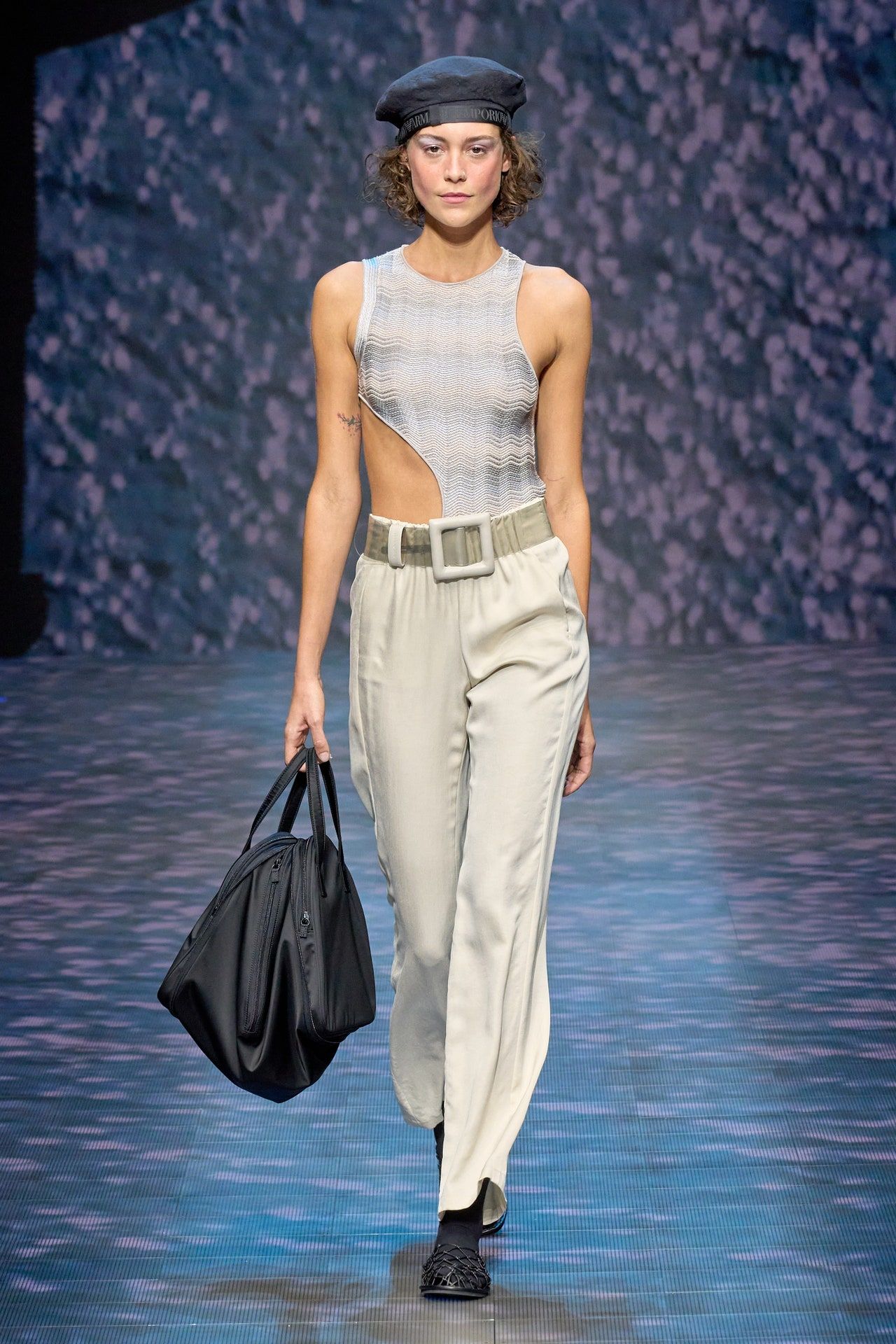 00004-emporio-armani-spring-2023-ready-to-wear-credit-gorunway