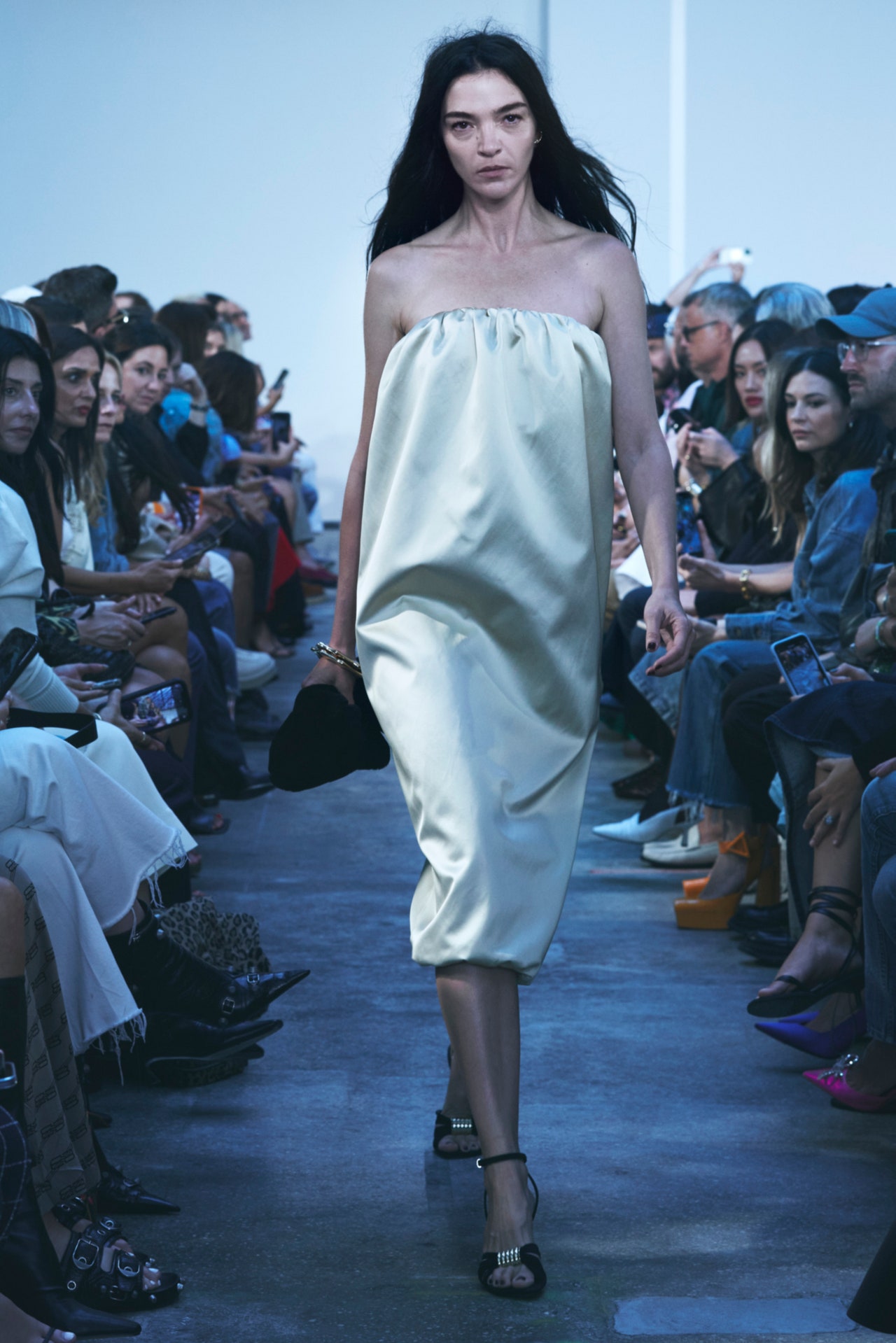 00004-khaite-spring-2023-ready-to-wear-credit-brand