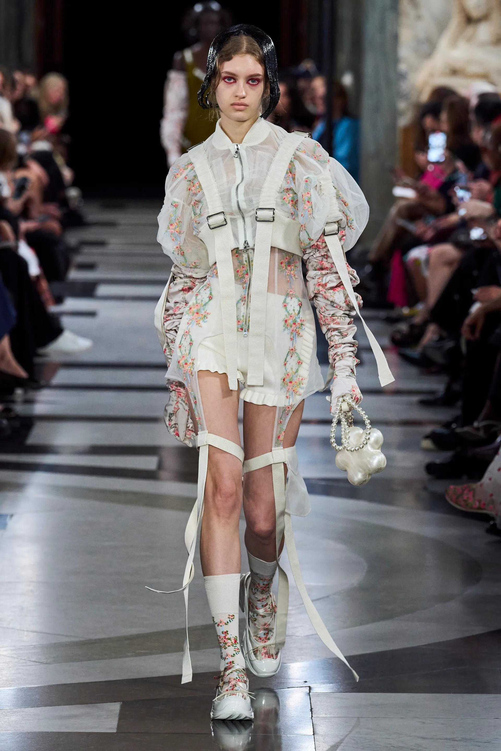 00004-simone-rocha-spring-2023-ready-to-wear-credit-gorunway