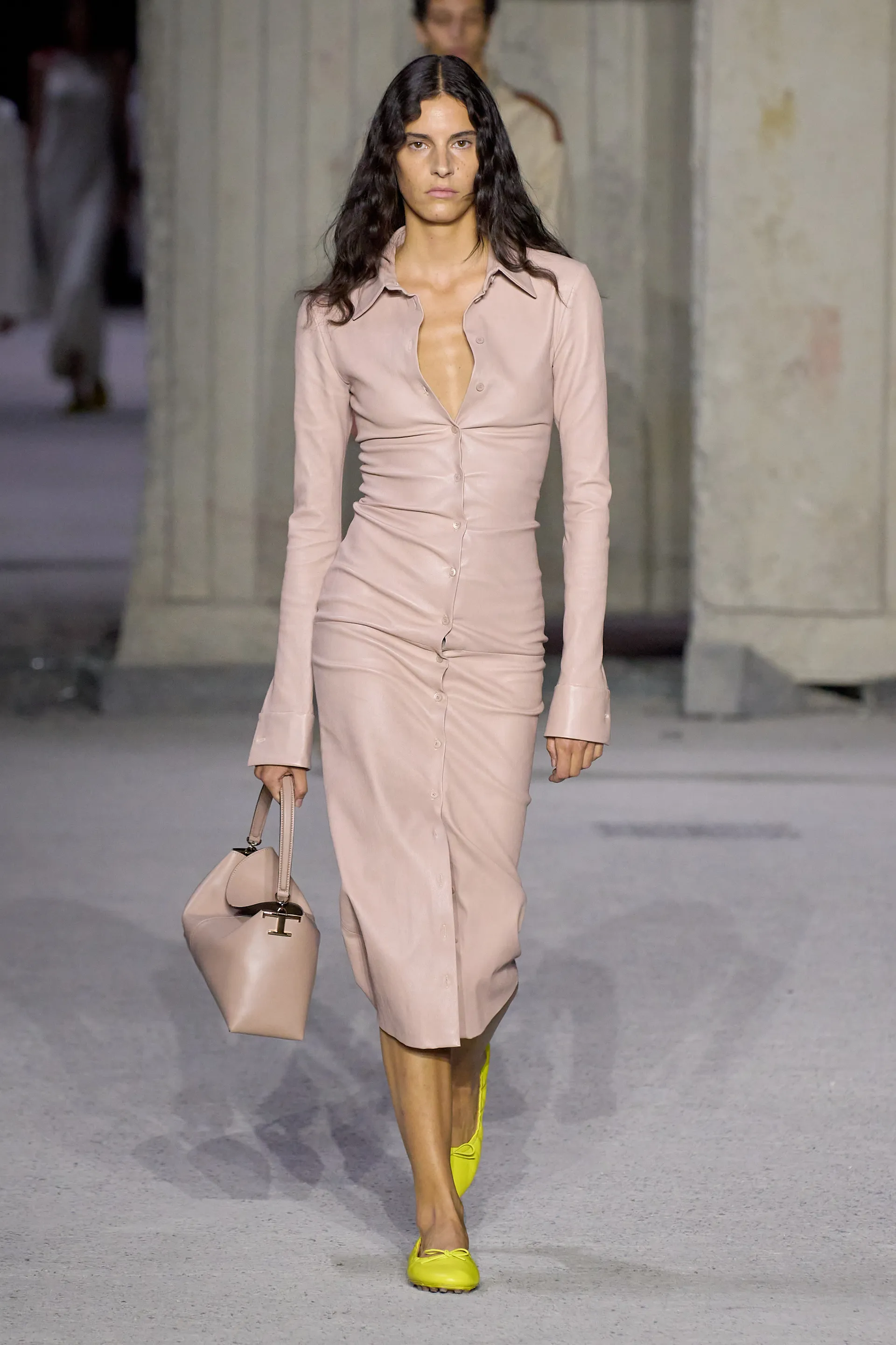 00004-tods-spring-2023-ready-to-wear-credit-gorunway