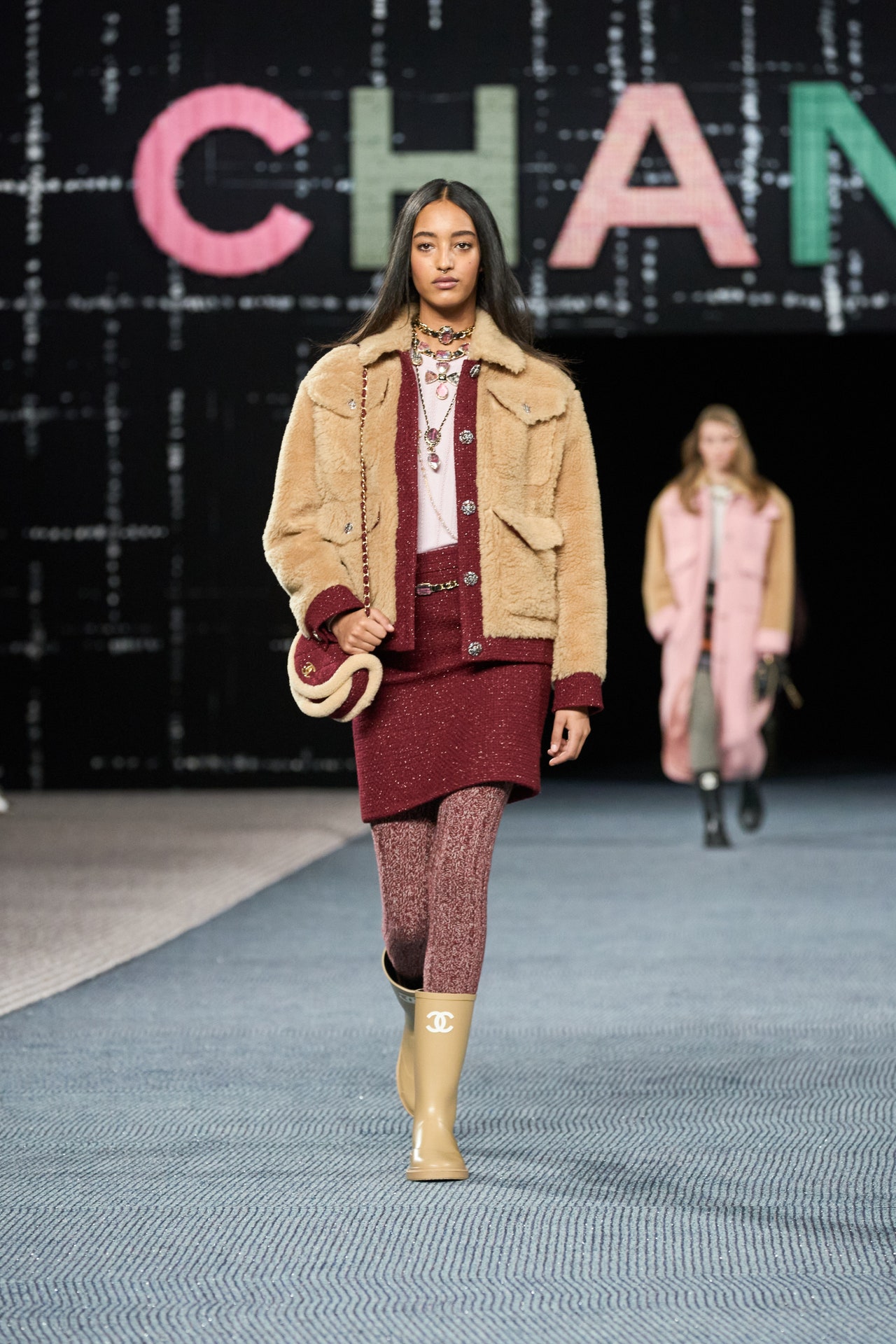 00005-chanel-fall-2022-ready-to-wear-paris-credit-gorunway-1.jpeg