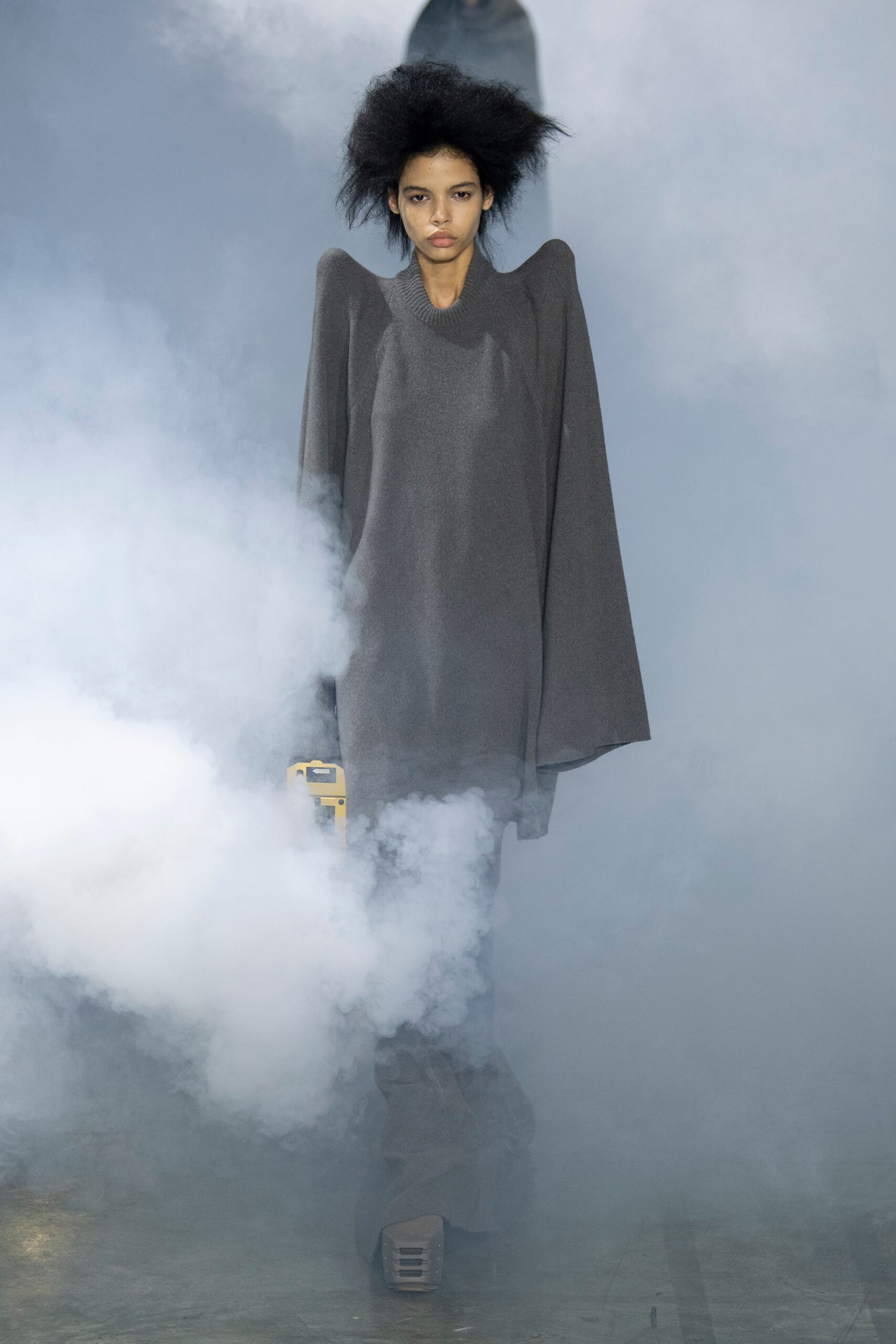 00005-rick-owens-fall-2022-ready-to-wear-paris-credit-gorunway-3.jpg