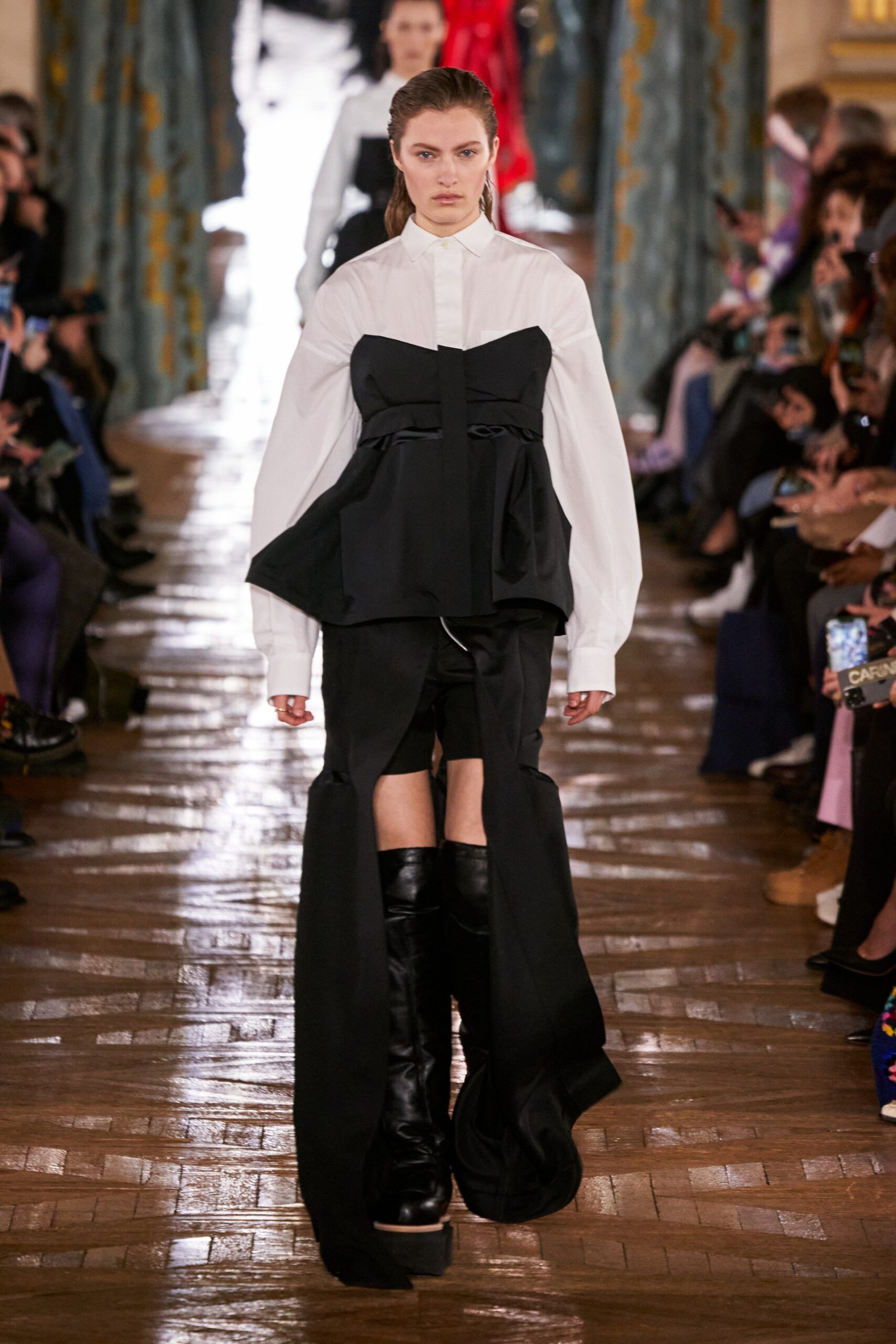 00005-sacai-fall-2022-ready-to-wear-paris-credit-gorunway-1.jpg