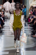 00005-simone-rocha-spring-2023-ready-to-wear-credit-gorunway