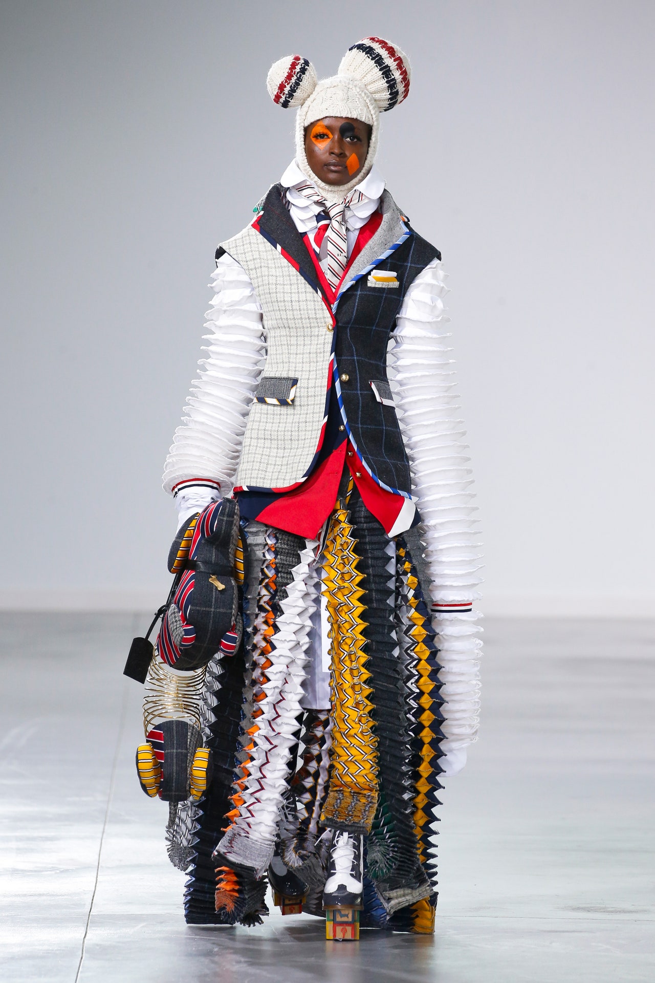 00005-thom-browne-fall-2022-credit-brand-1.jpeg