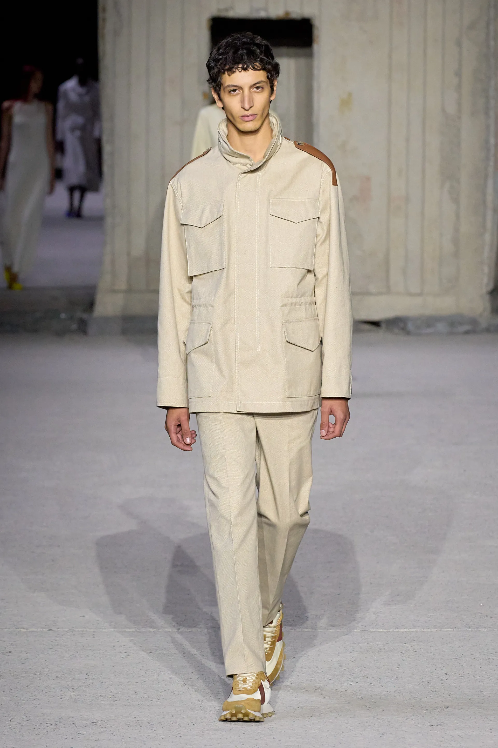 00005-tods-spring-2023-ready-to-wear-credit-gorunway