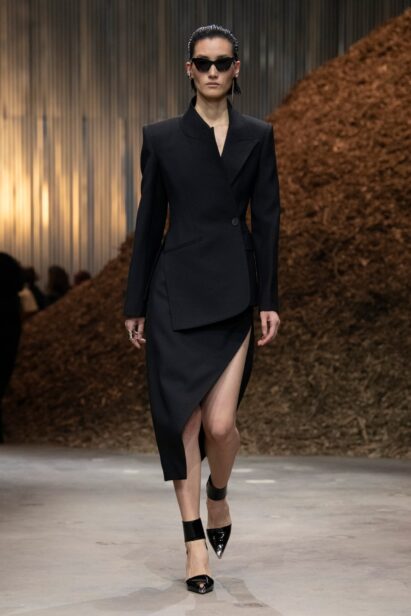 00006-alexander-mcqueen-fall-2022-ready-to-wear-credit-brand-1.jpeg