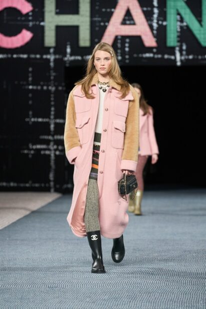 00006-chanel-fall-2022-ready-to-wear-paris-credit-gorunway-1.jpeg