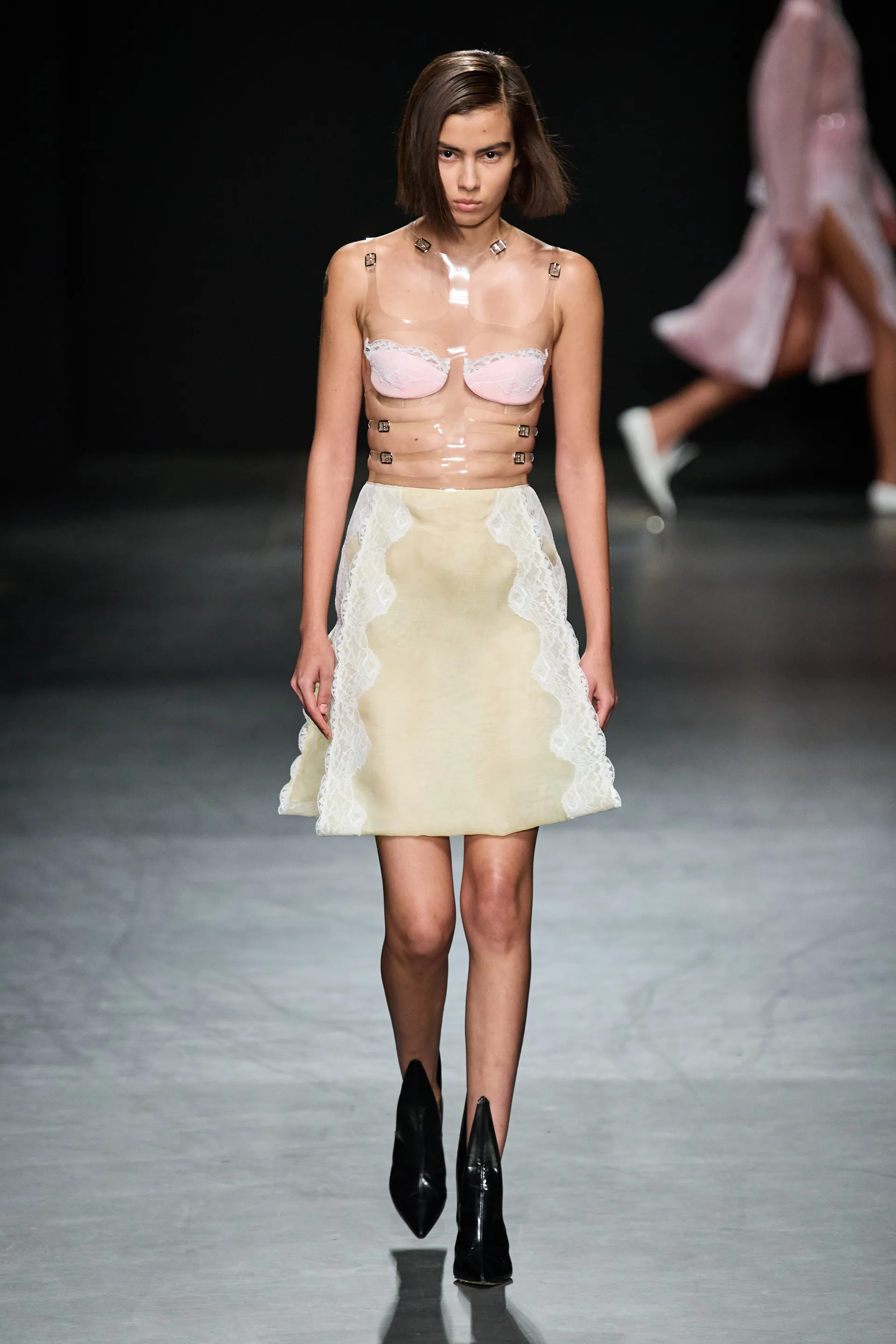 00006-christopher-kane-spring-2023-ready-to-wear-credit-gorunway