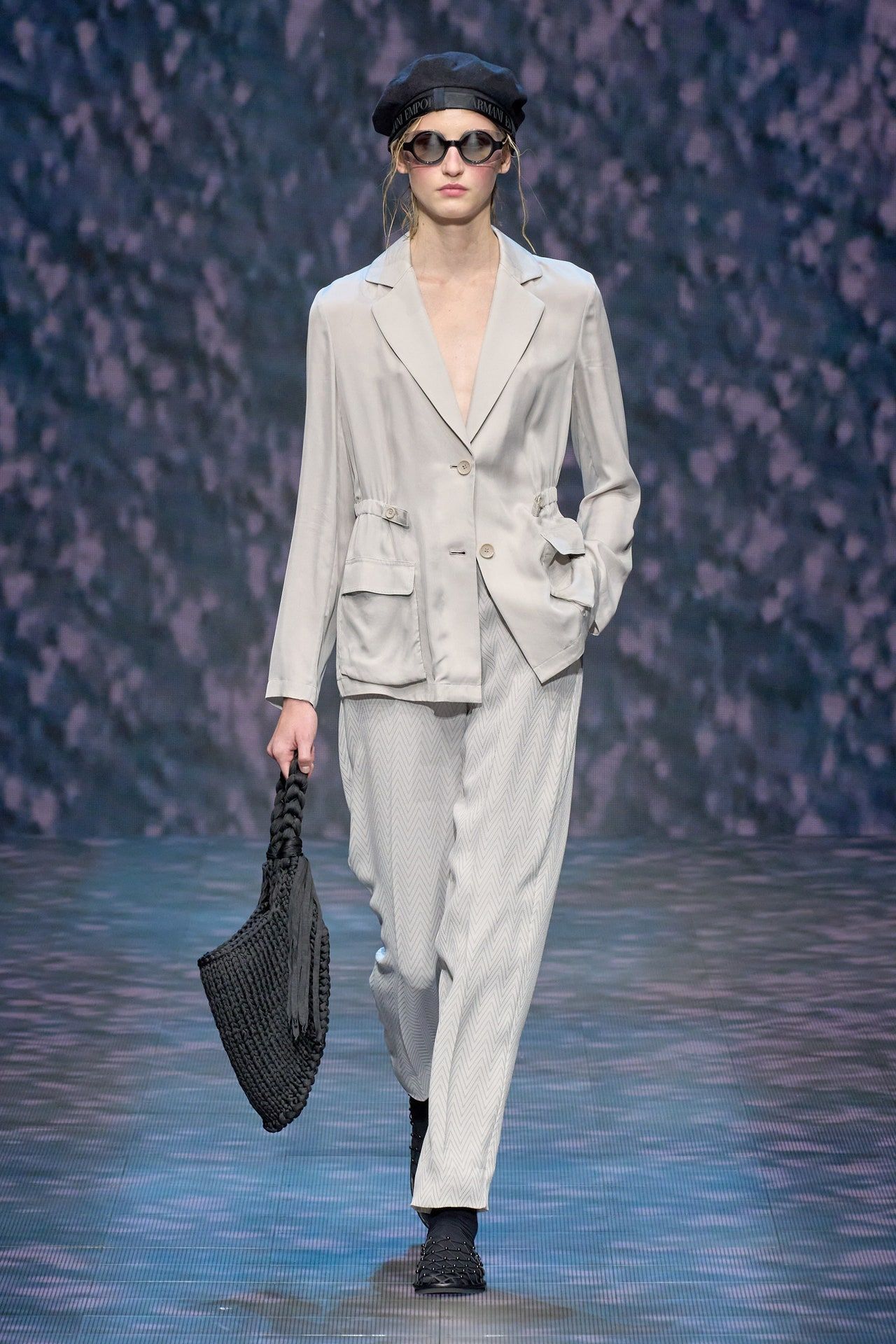 00006-emporio-armani-spring-2023-ready-to-wear-credit-gorunway