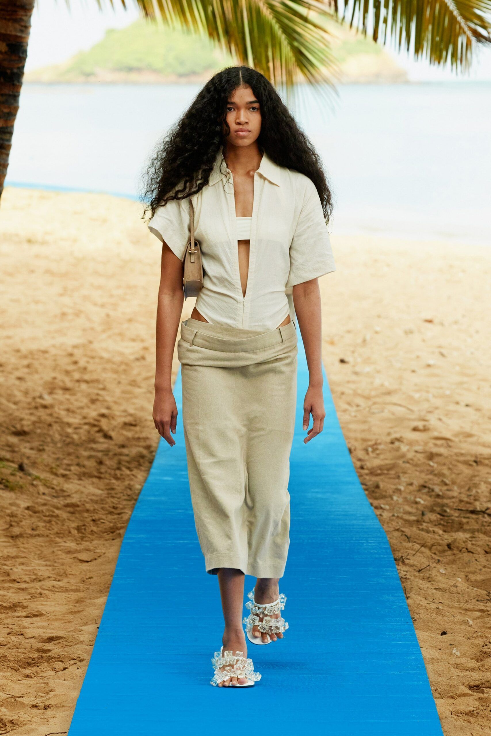 00006-jacquemus-spring-2022-ready-to-wear-credit-brand-1.jpg