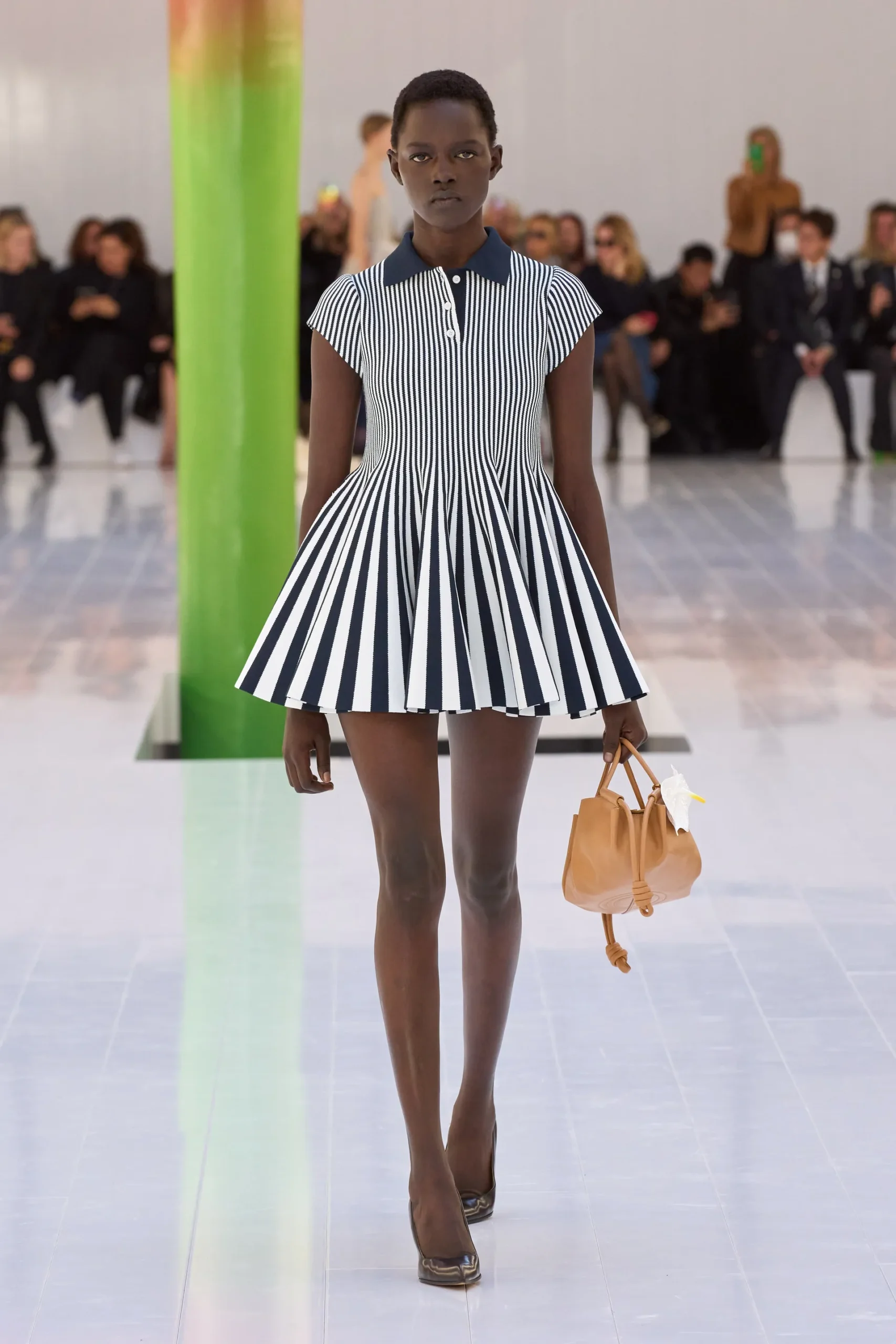 00006-loewe-spring-2023-ready-to-wear-credit-gorunway