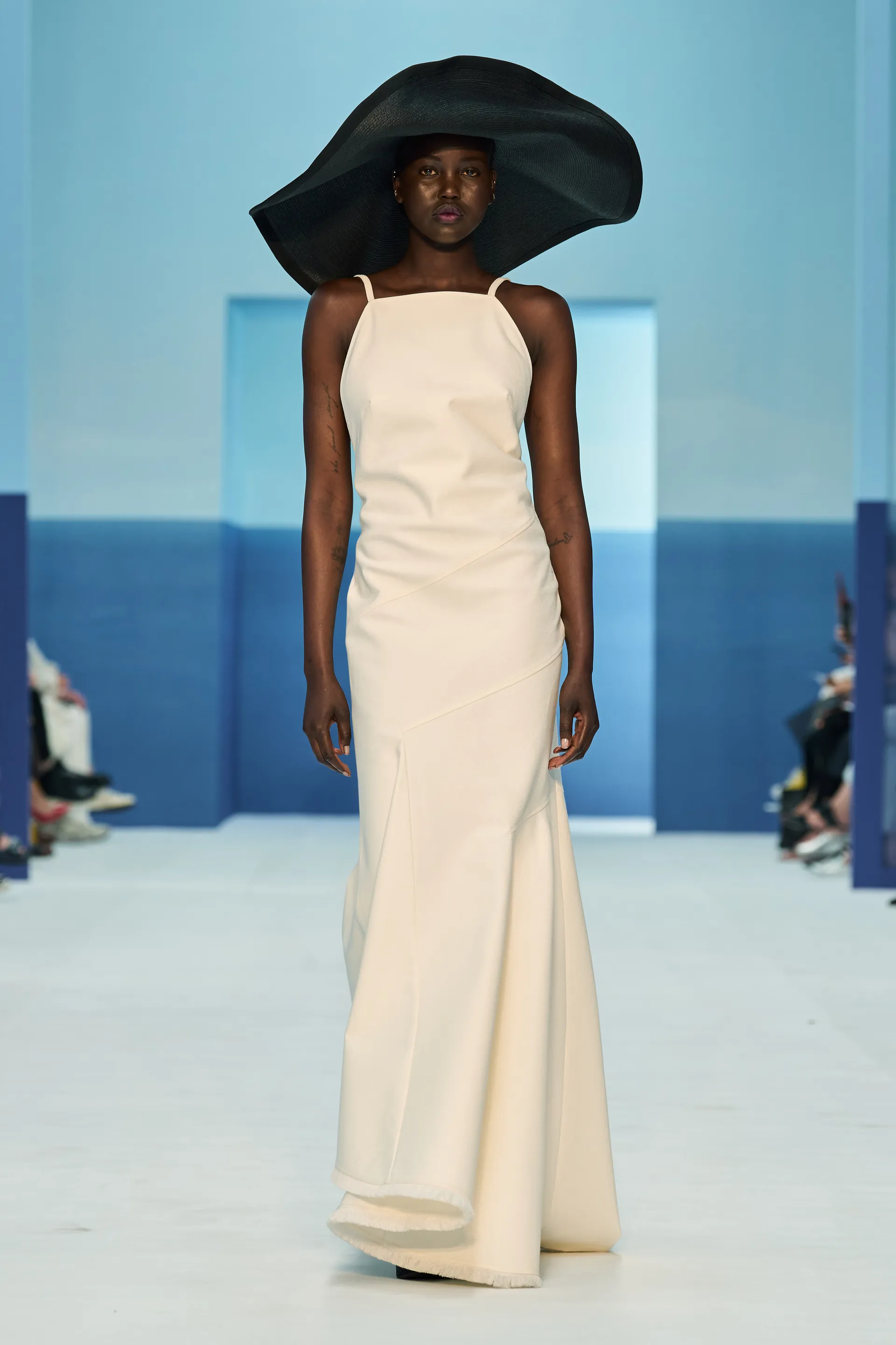 00006-max-mara-spring-2023-ready-to-wear-credit-gorunway