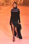 00006-off-white-fall-2022-ready-to-wear-paris-credit-gorunway-1.jpeg